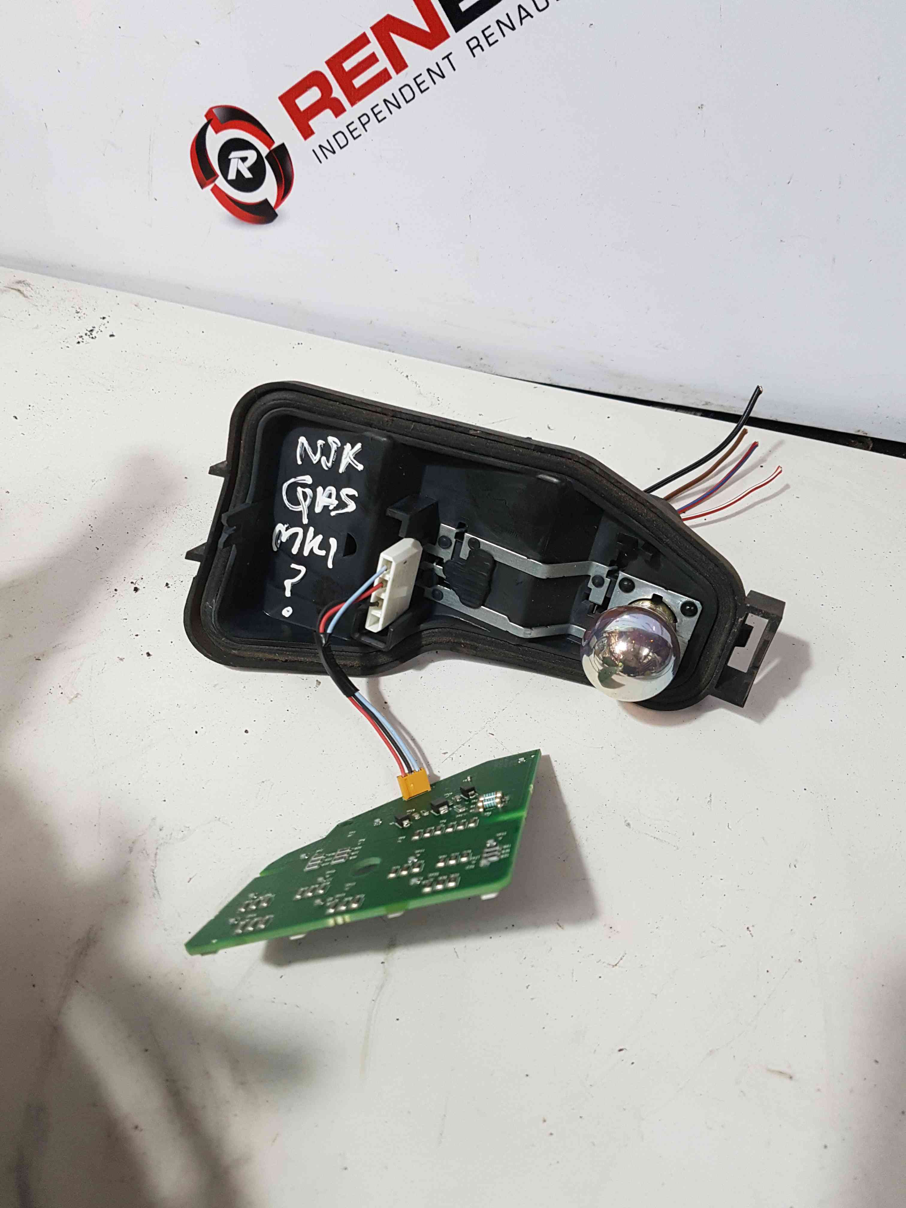 Thumb 2 Nissan Qashqai 2006-2013 Passenger NSR Rear Bulb Holder