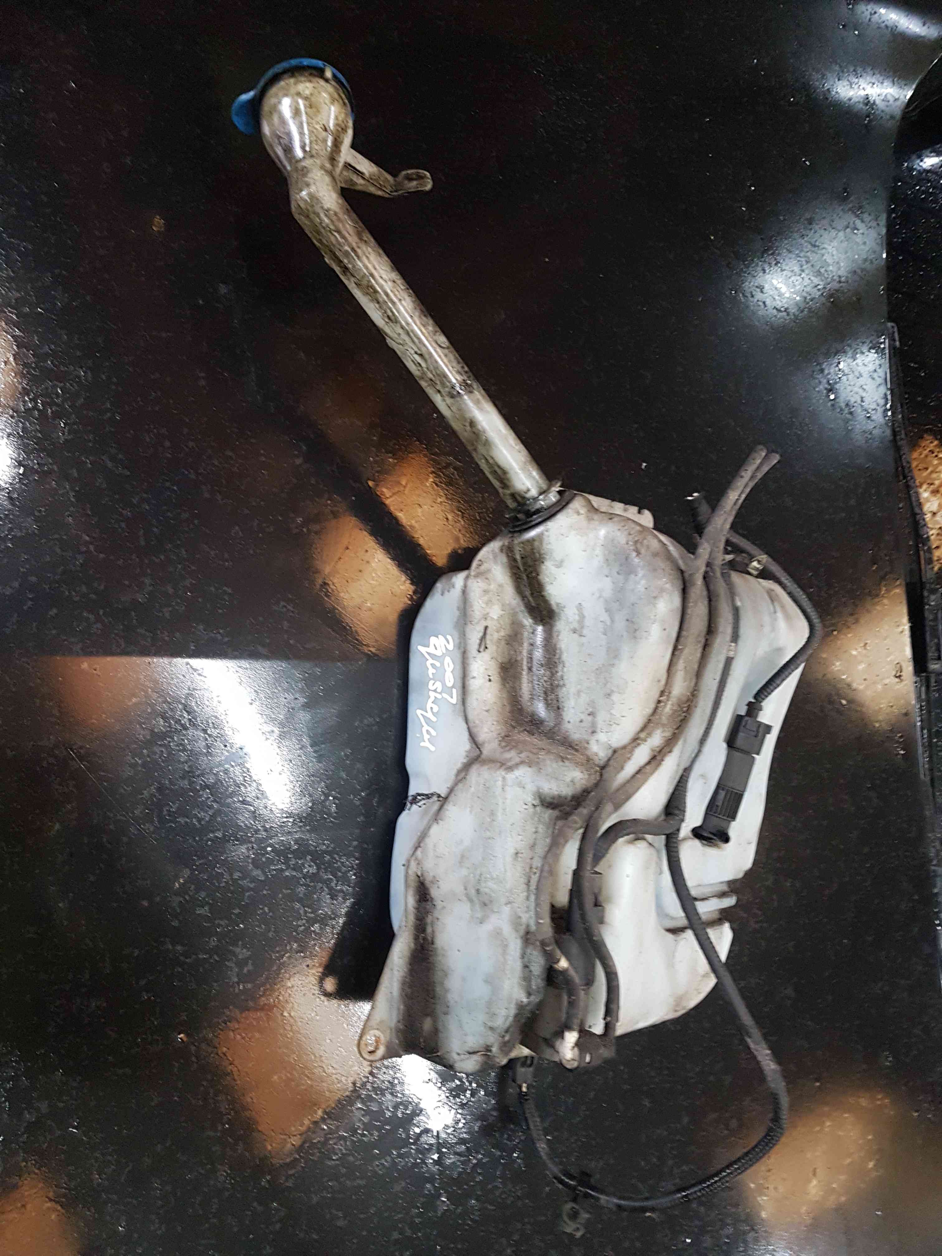 Thumb 6 Nissan Qashqai 2006-2013 Windscreen Washer Bottle Xenon + 2 Pumps