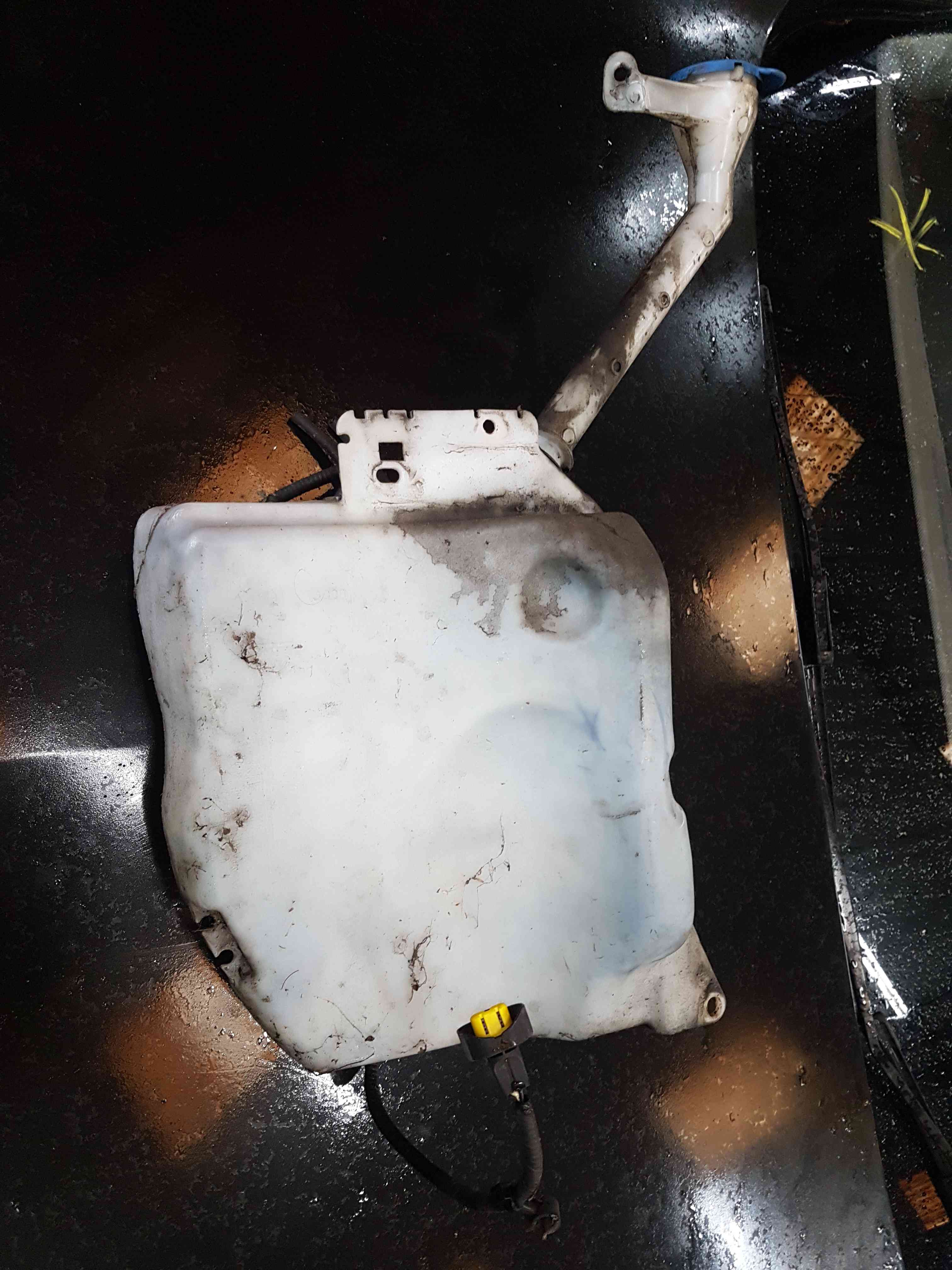 Thumb 3 Nissan Qashqai 2006-2013 Windscreen Washer Bottle Xenon + 2 Pumps