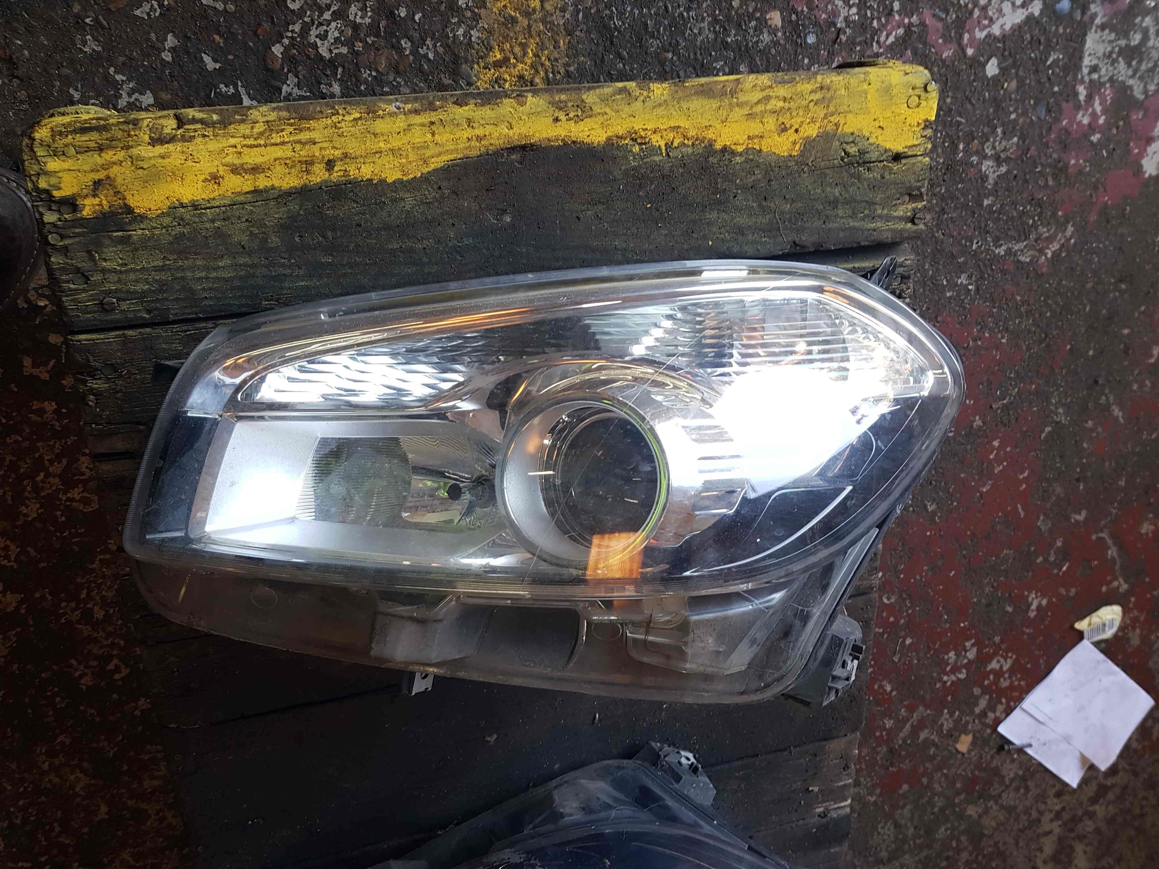 Thumb 2 Nissan Qashqai 2010-2013 Passenger NSF Front Headlight 26060Br01b Slightly Cloud