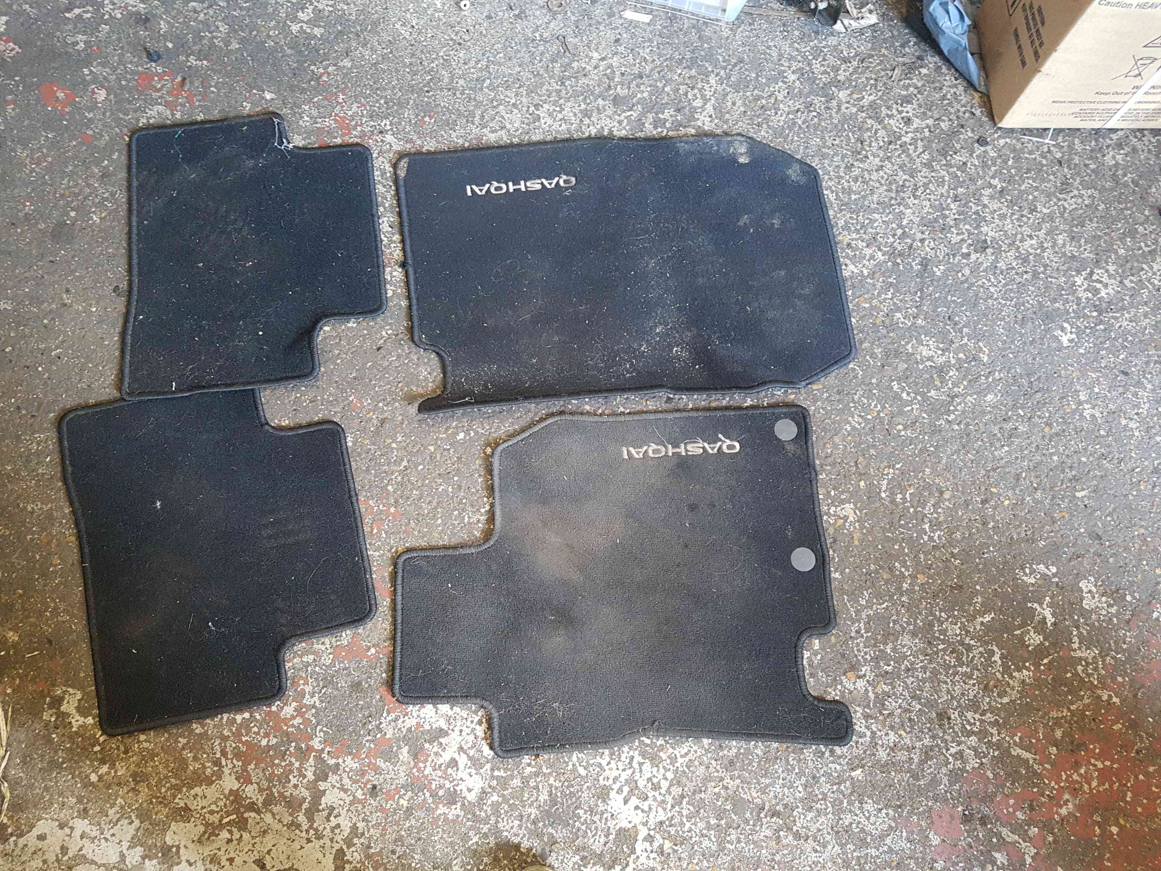Thumb 3 Nissan Qashqai 2013-2017 Floor Mats 