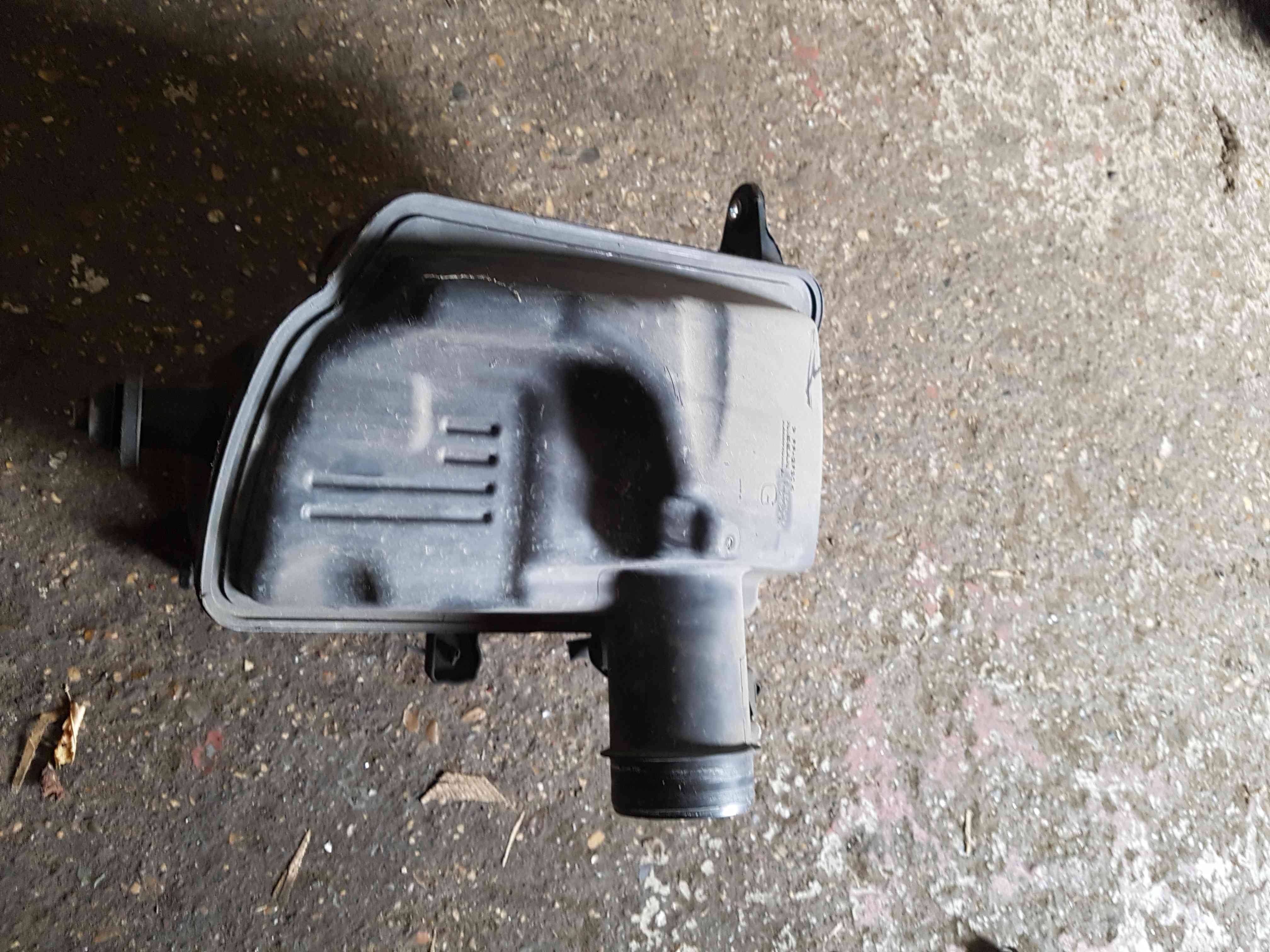 Thumb 6 Nissan Qashqai MK1 2006-2013 1.5 DCI Airbox  JD2001021725