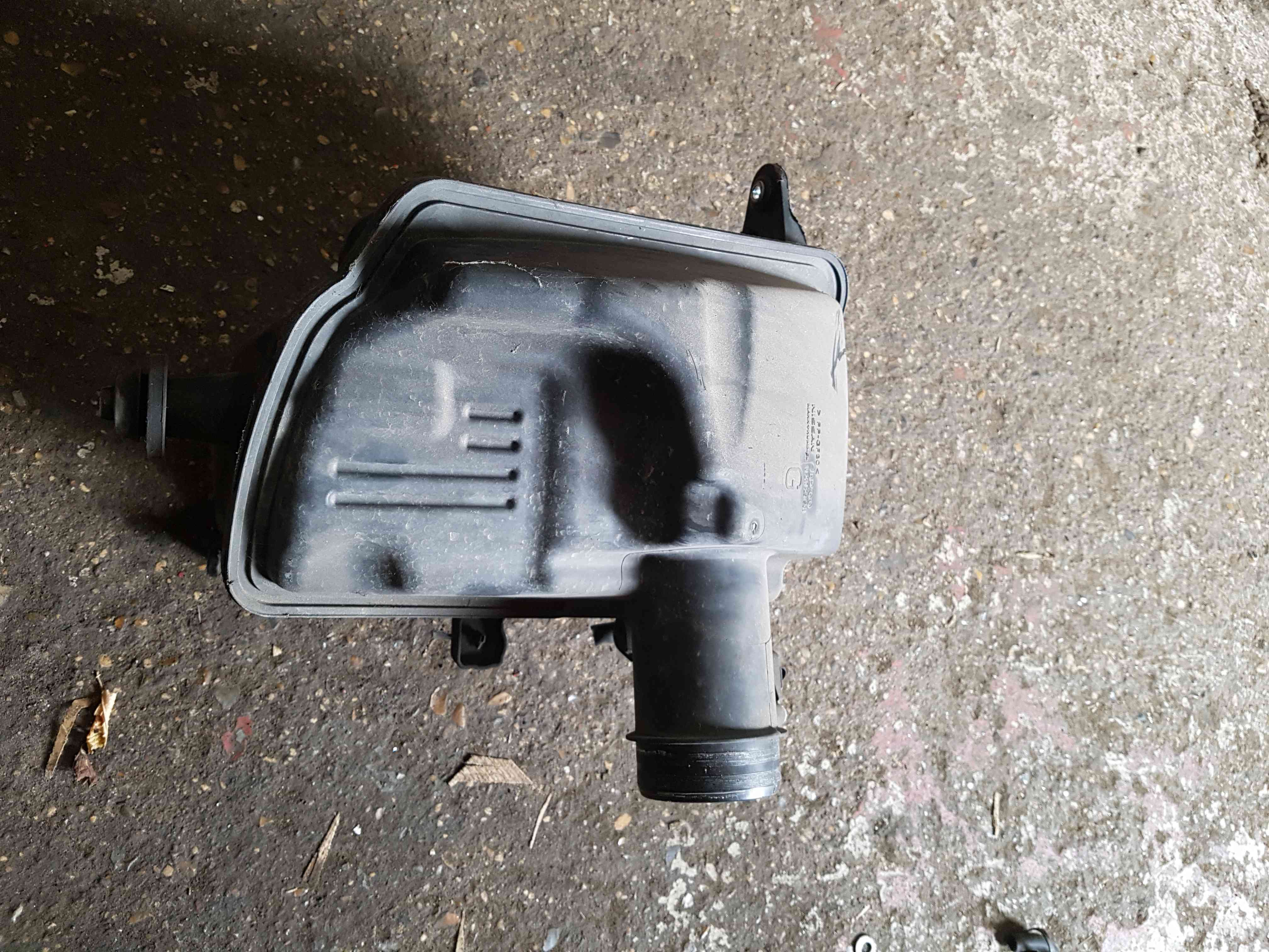 Thumb 7 Nissan Qashqai MK1 2006-2013 1.5 DCI Airbox  JD2001021725