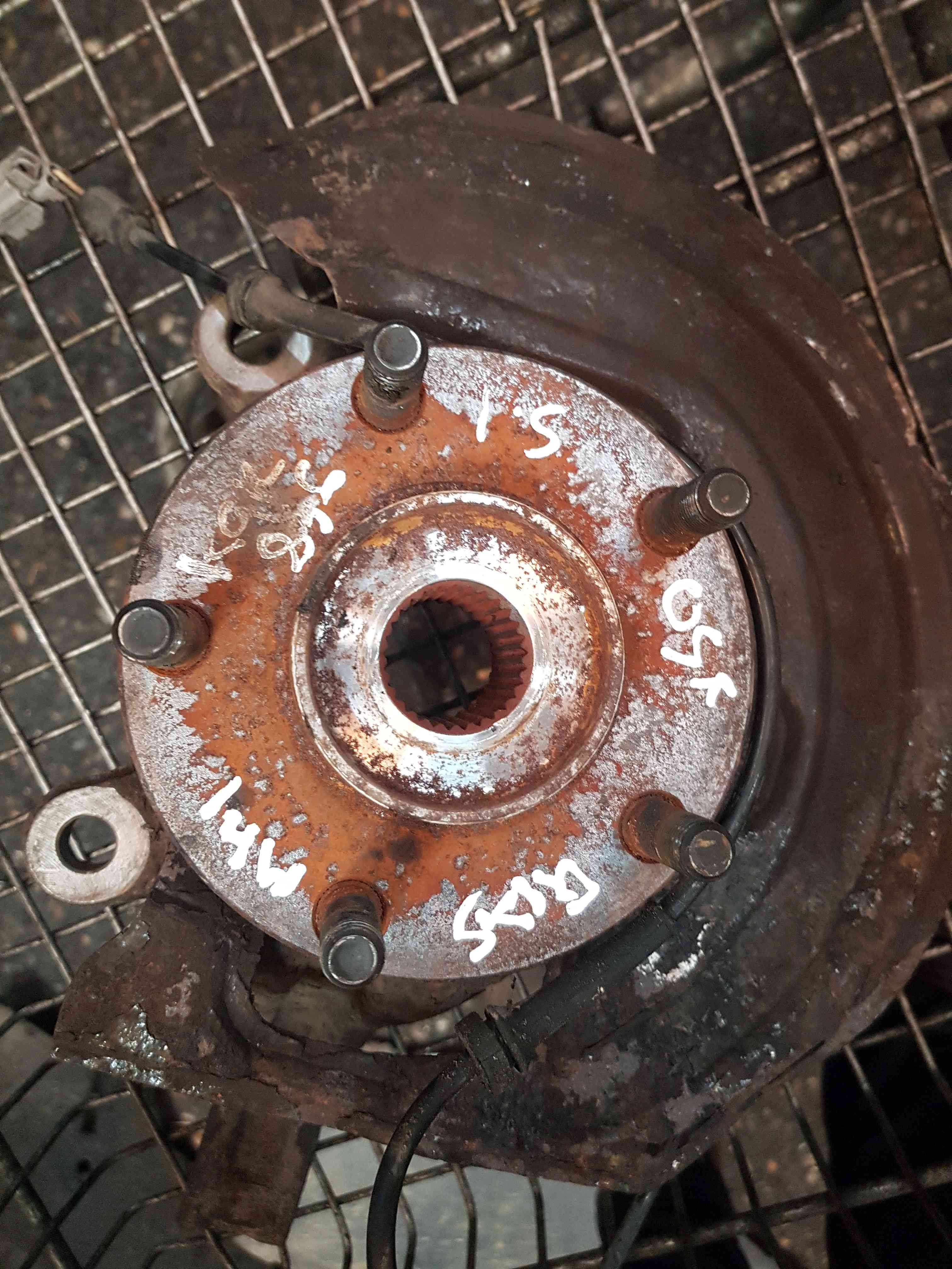 Thumb 2 Nissan Qashqai MK1 2006-2013 1.5 DCI Drivers OSF Front Wheel HUB Manual