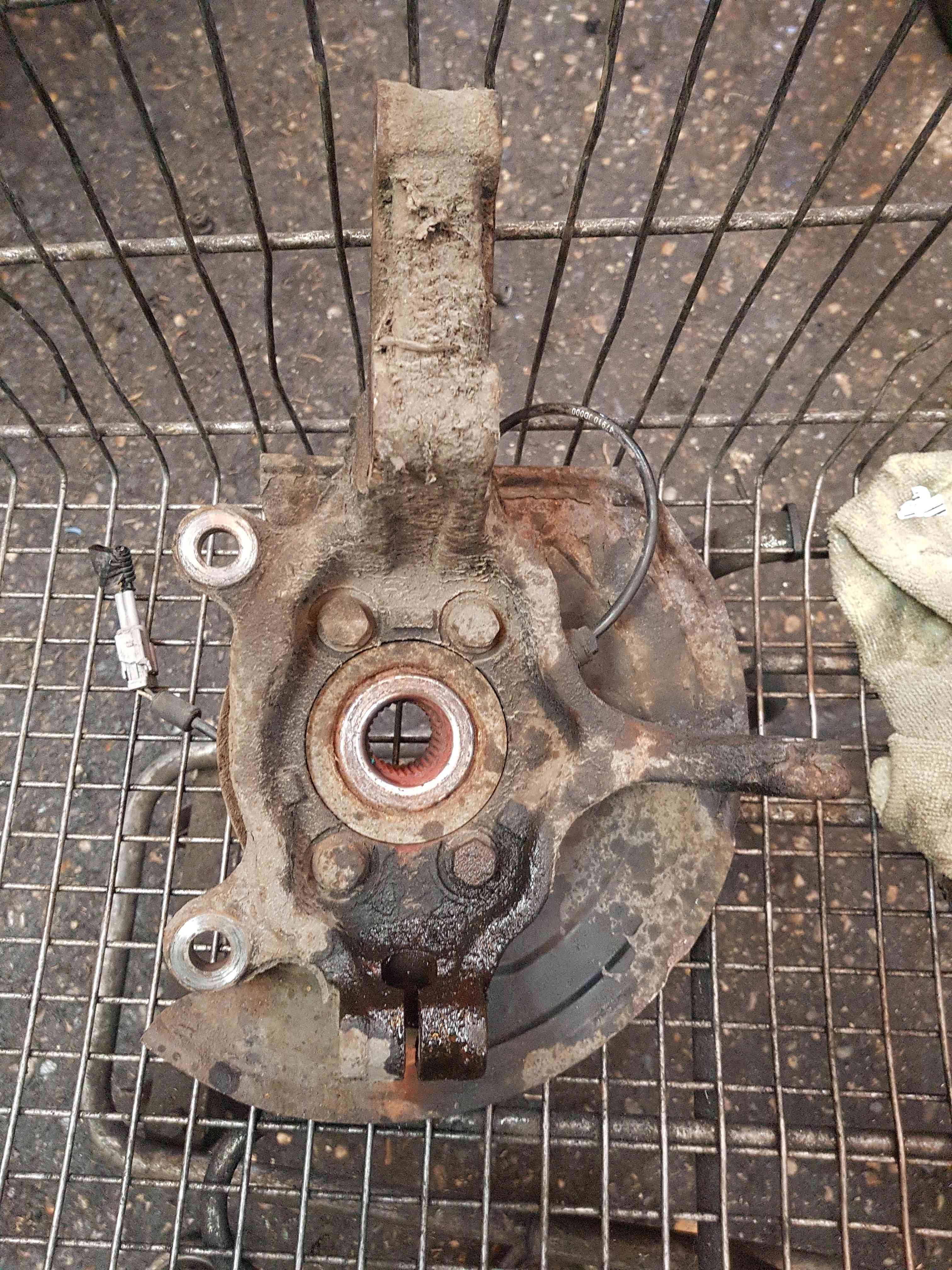 Thumb 4 Nissan Qashqai MK1 2006-2013 1.5 DCI Drivers OSF Front Wheel HUB Manual