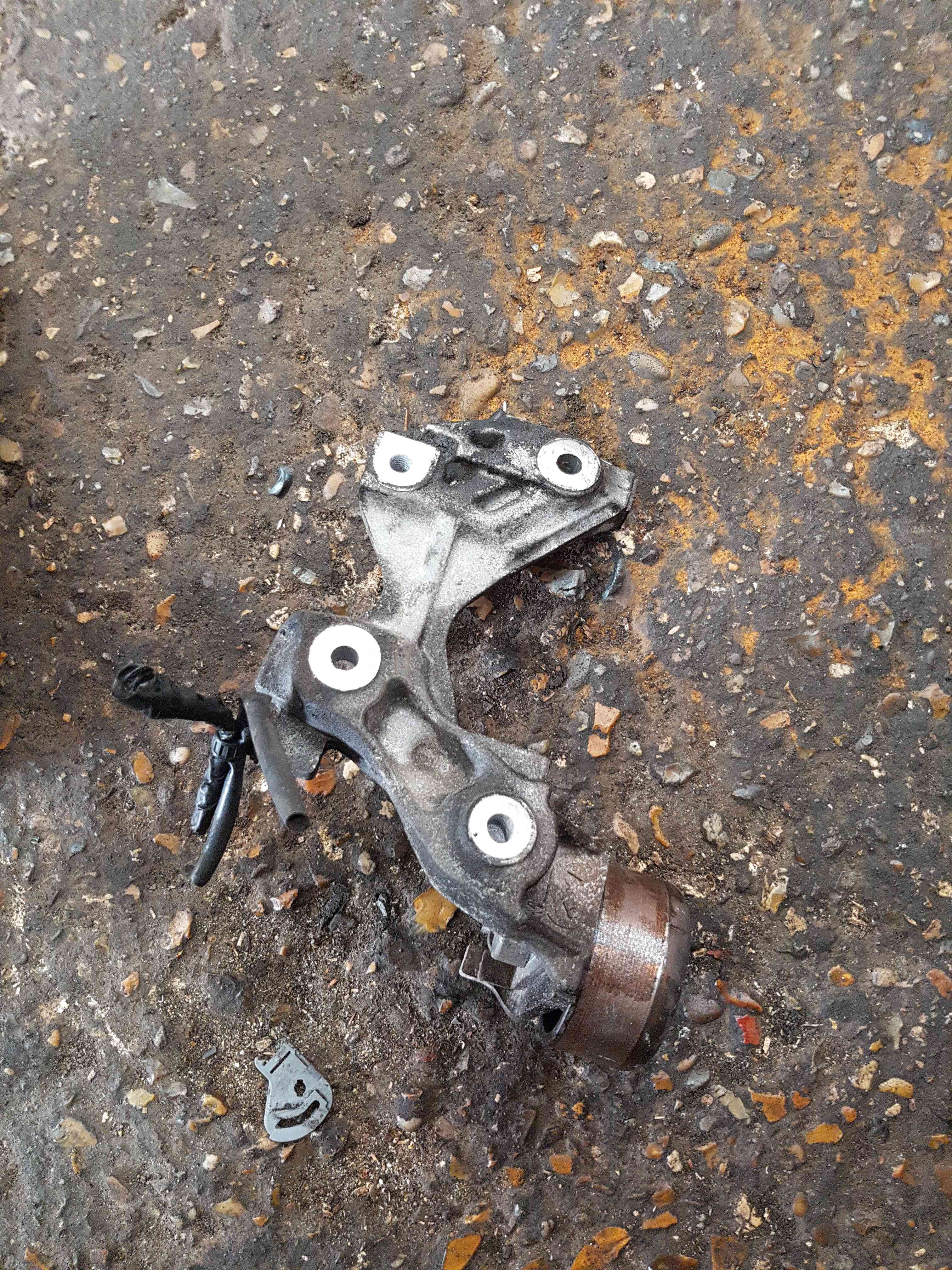 Thumb 4 Nissan Qashqai MK1 2006-2013 1.6 Petrol Alternator Bracket + Pulley Hr16de