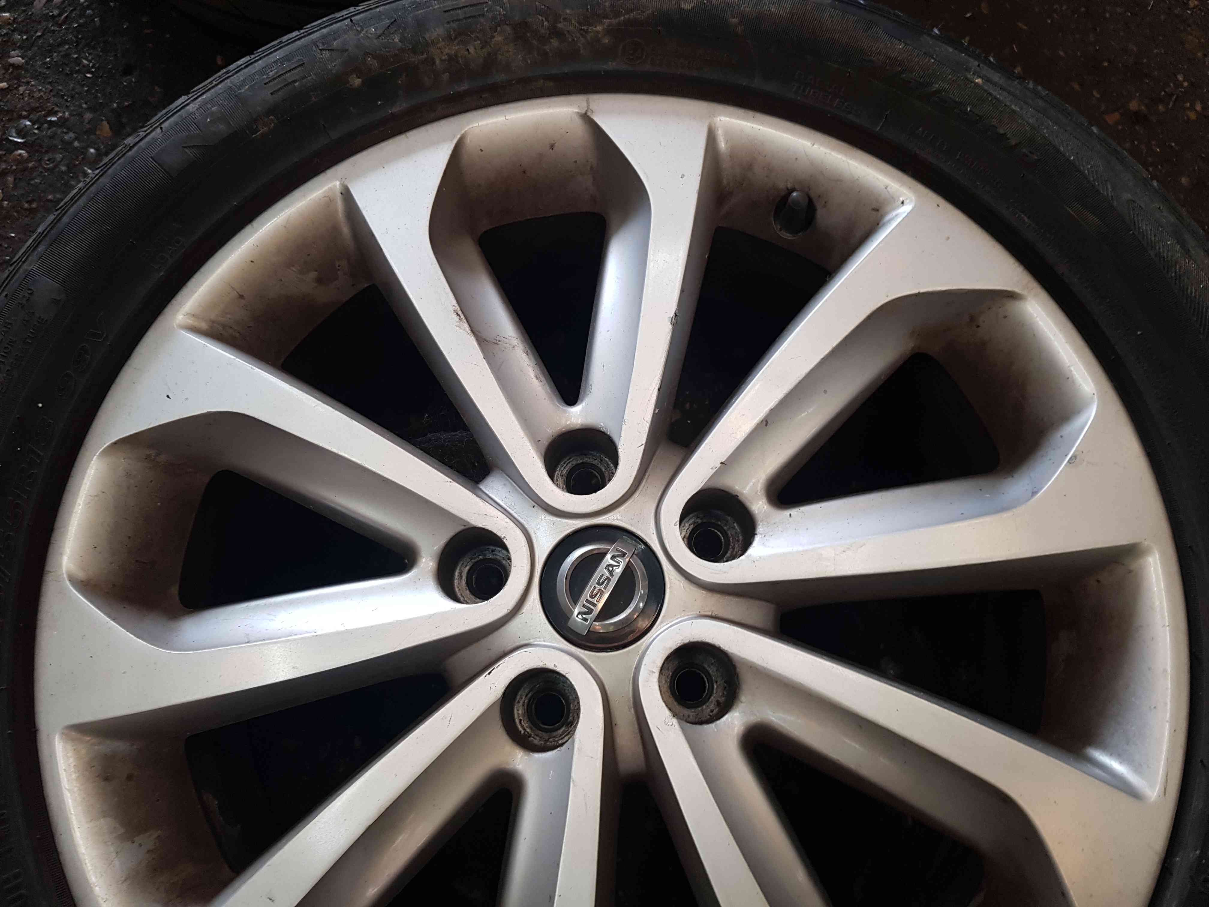 Thumb 8 Nissan Qashqai MK1 2006-2013 Alloy Wheel Tyre 215 55 18  18Inch 4/5