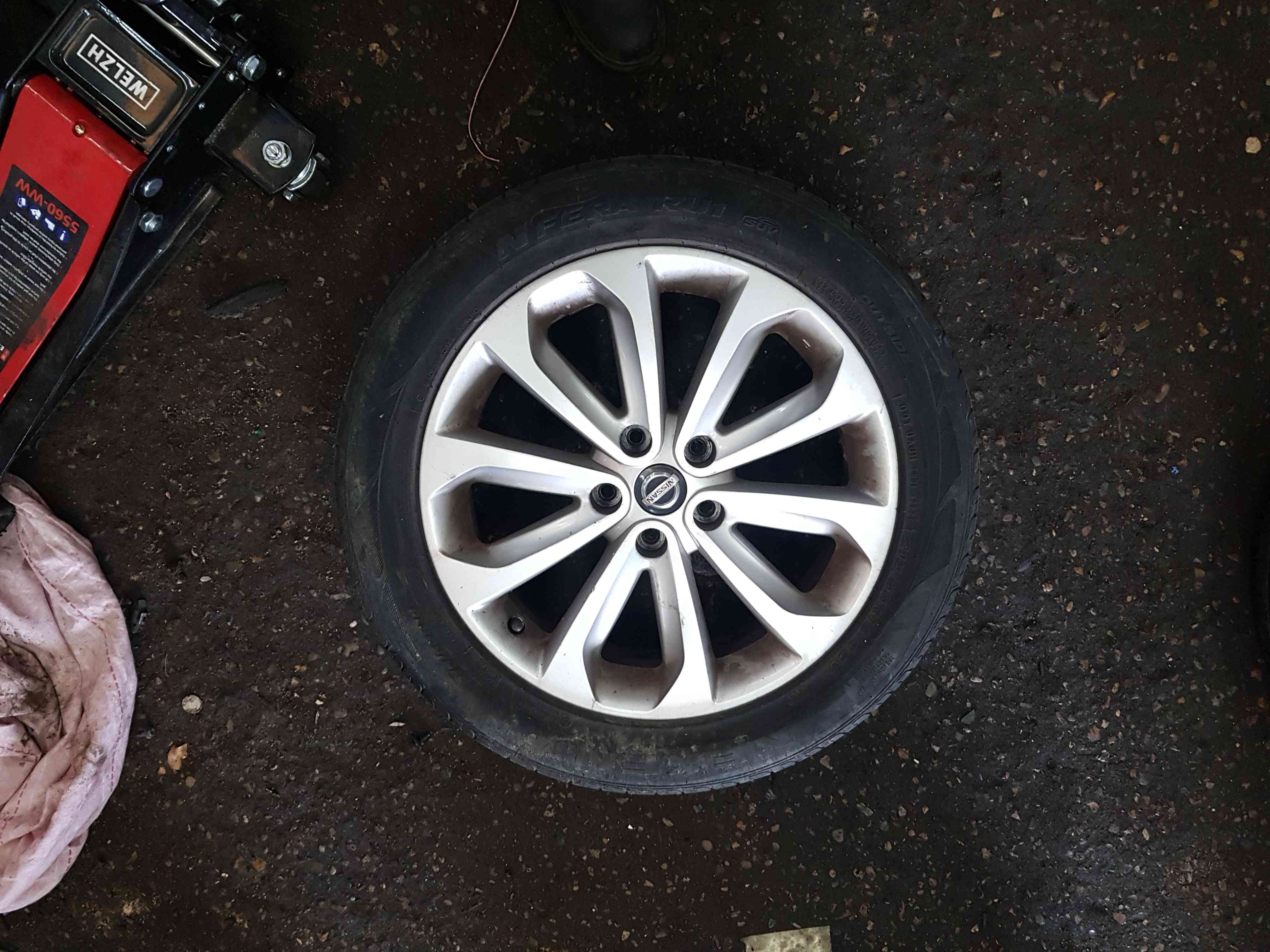 Thumb 12 Nissan Qashqai MK1 2006-2013 Alloy Wheel Tyre 215 55 18  18Inch 4/5