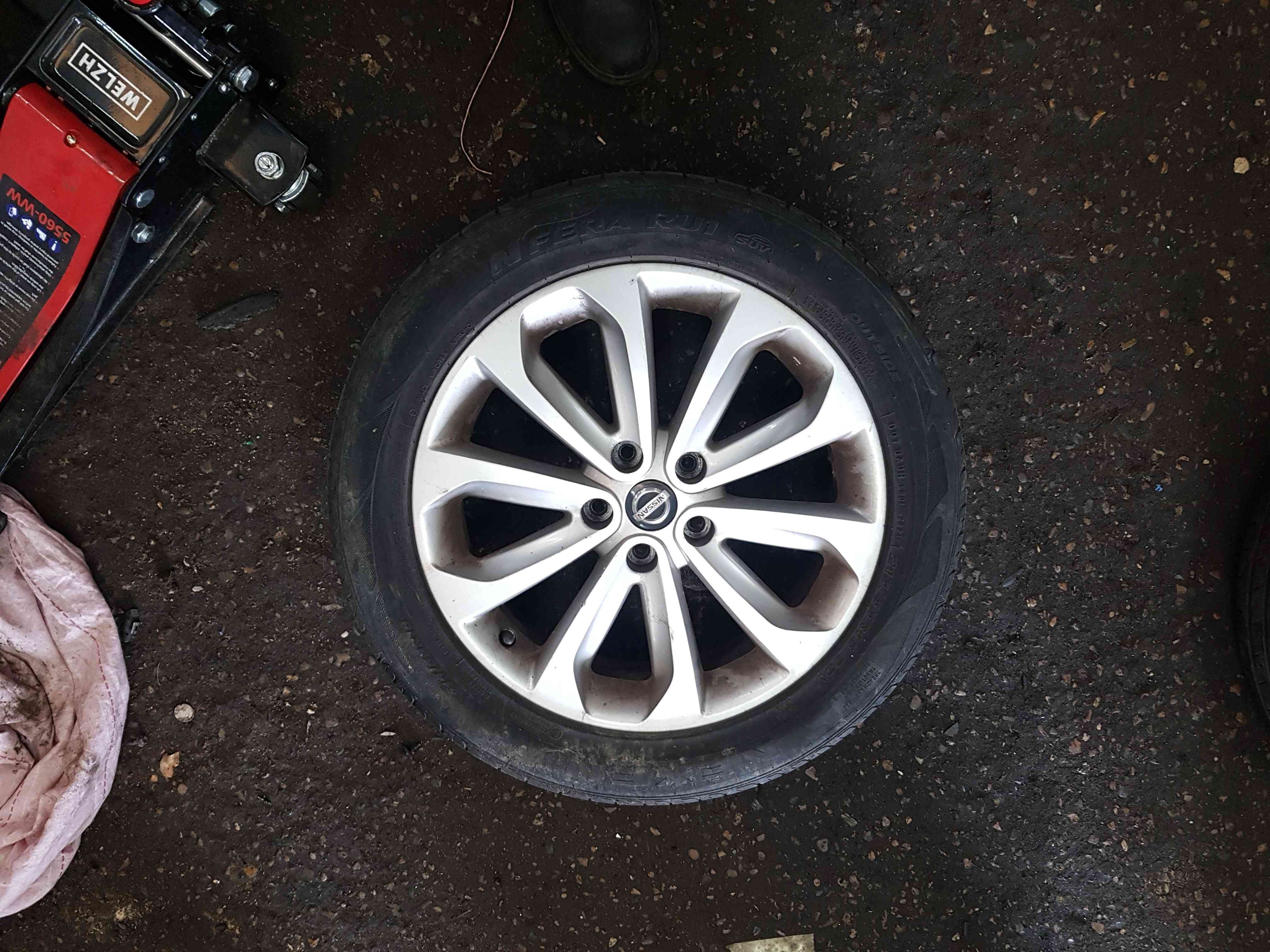 Thumb 13 Nissan Qashqai MK1 2006-2013 Alloy Wheel Tyre 215 55 18  18Inch 4/5