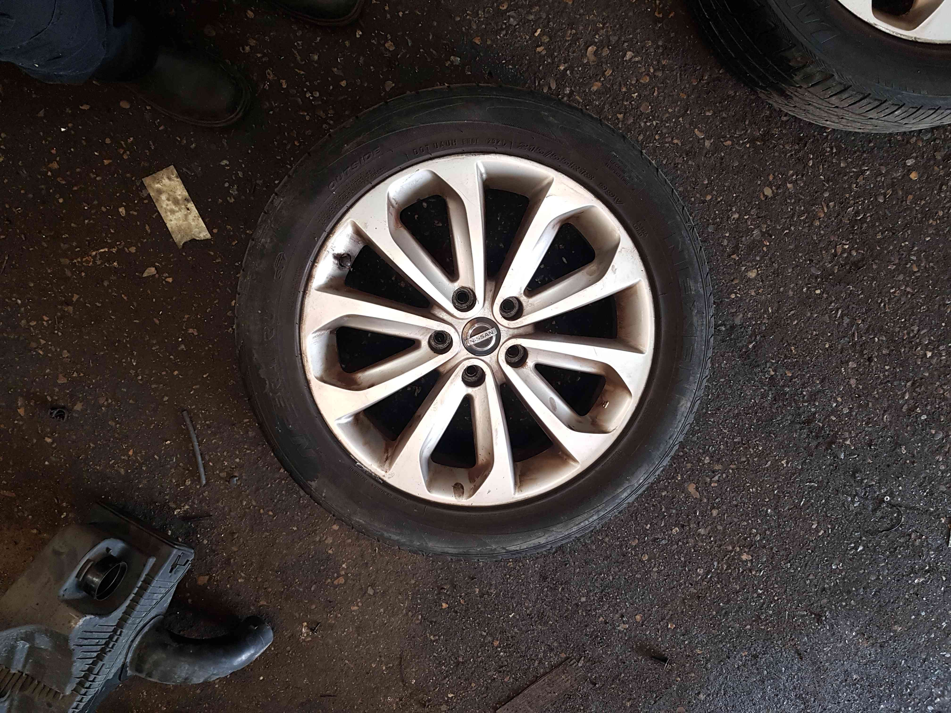 Thumb 2 Nissan Qashqai MK1 2006-2013 Alloy Wheel Tyre 215 55 18  18Inch 4/5