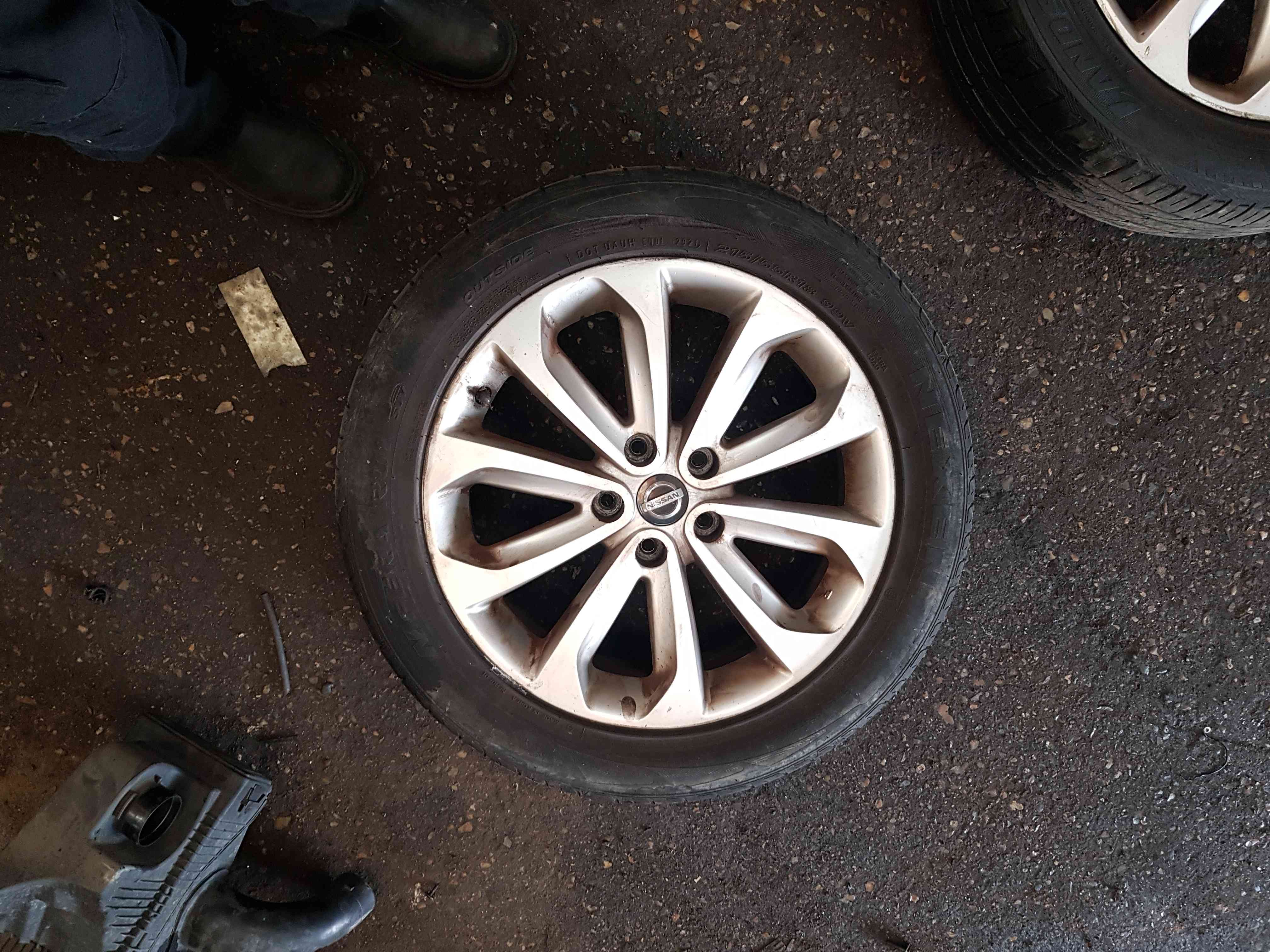 Thumb 3 Nissan Qashqai MK1 2006-2013 Alloy Wheel Tyre 215 55 18  18Inch 4/5