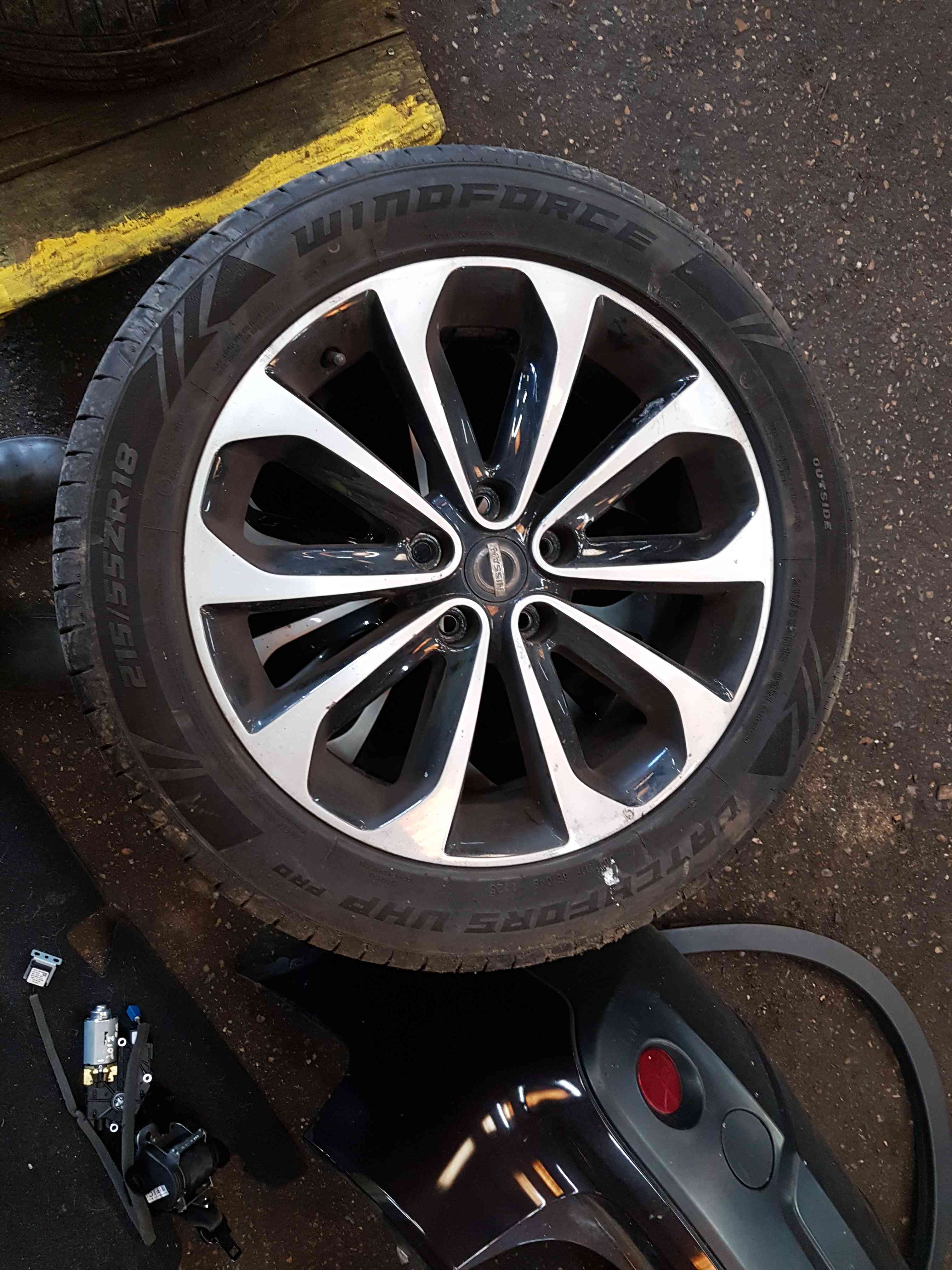 Thumb 2 Nissan Qashqai MK1 2006-2013 Alloy Wheel Tyre 215 55 18  18Inch 4/5 40300Jd18c