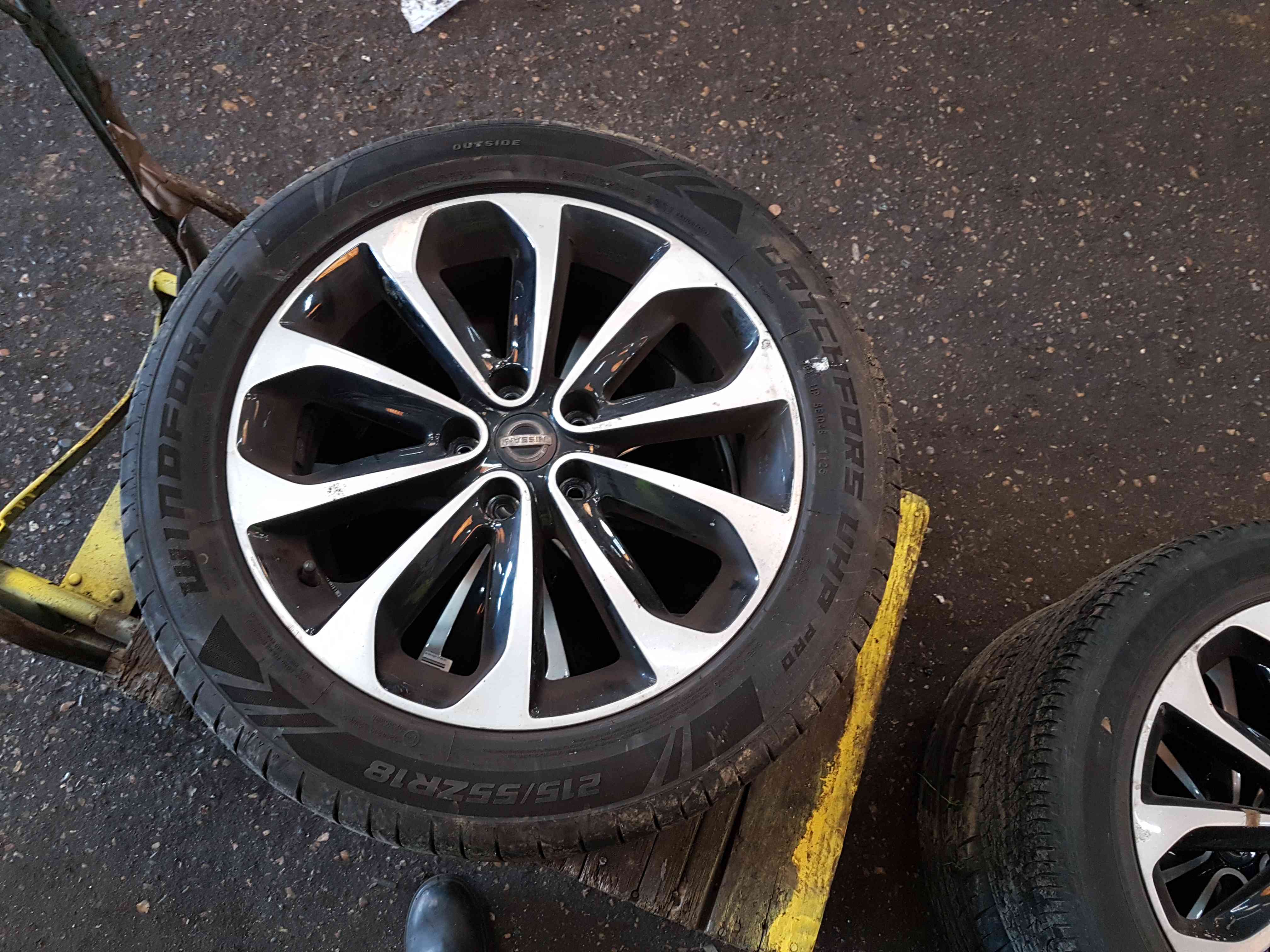 Thumb 12 Nissan Qashqai MK1 2006-2013 Alloy Wheel Tyre 215 55 18  18Inch 4/5 40300Jd18c