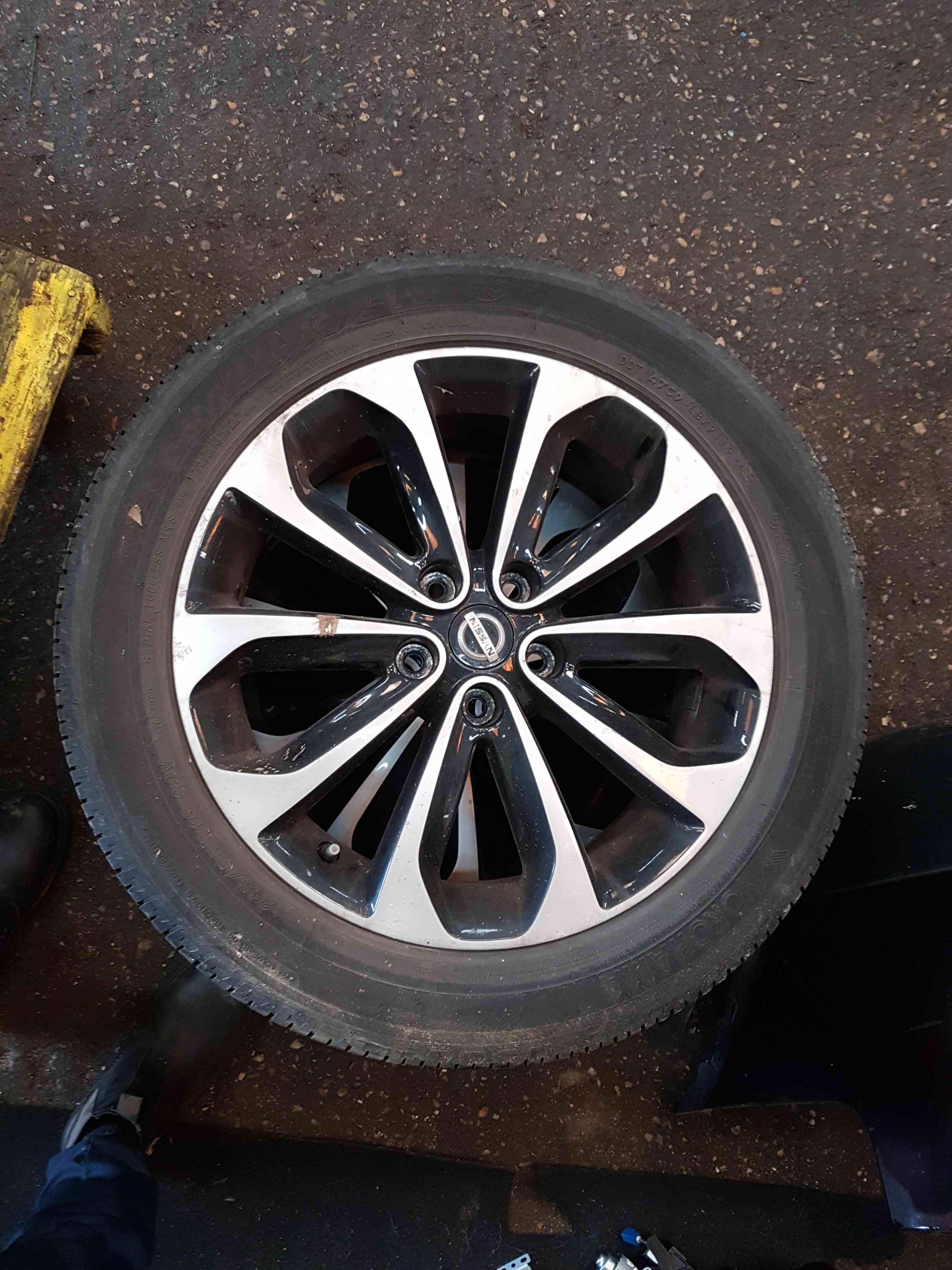 Thumb 2 Nissan Qashqai MK1 2006-2013 Alloy Wheel Tyre 215 55 18  18Inch 4/5 40300Jd18c