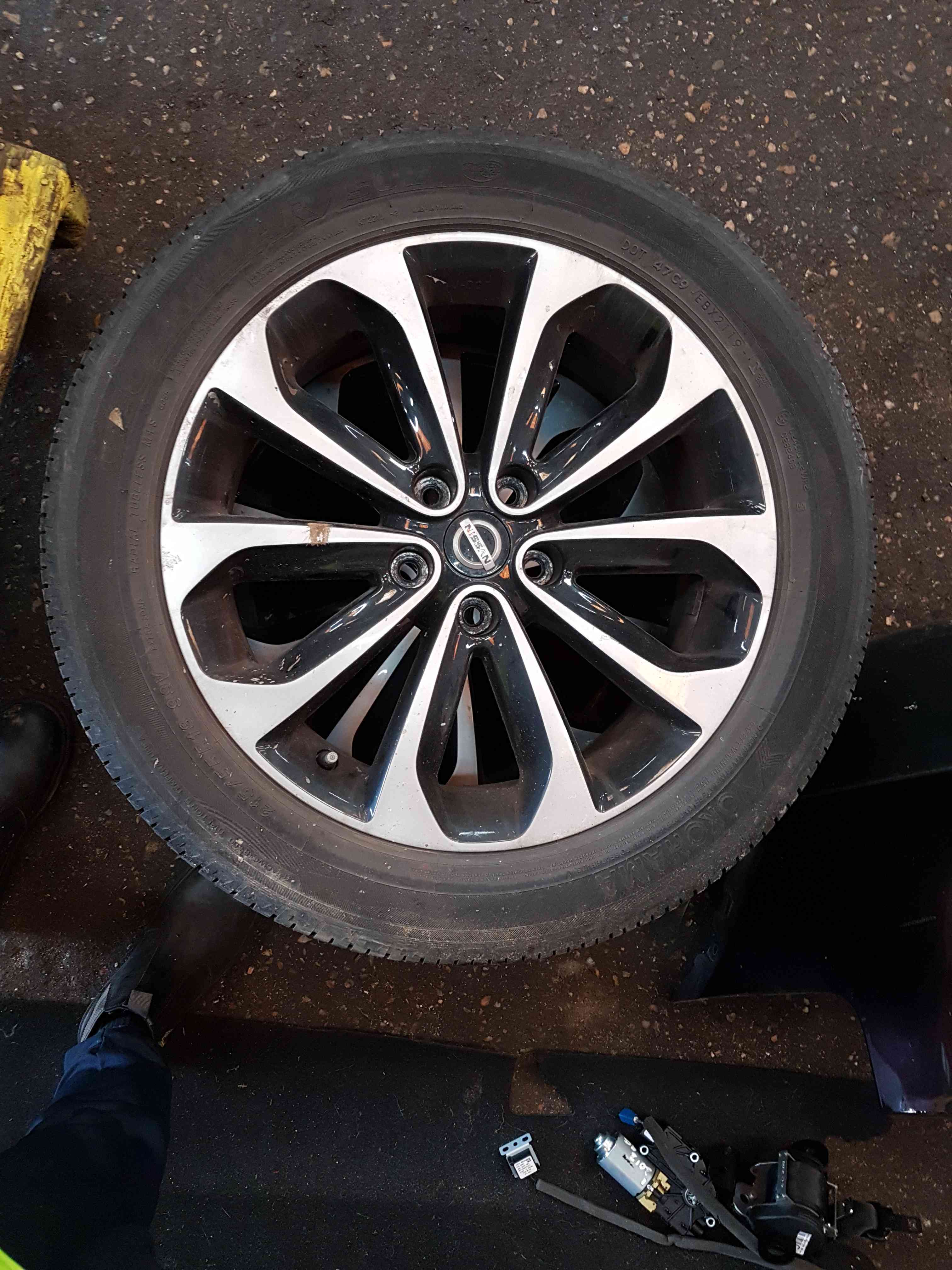 Thumb 3 Nissan Qashqai MK1 2006-2013 Alloy Wheel Tyre 215 55 18  18Inch 4/5 40300Jd18c