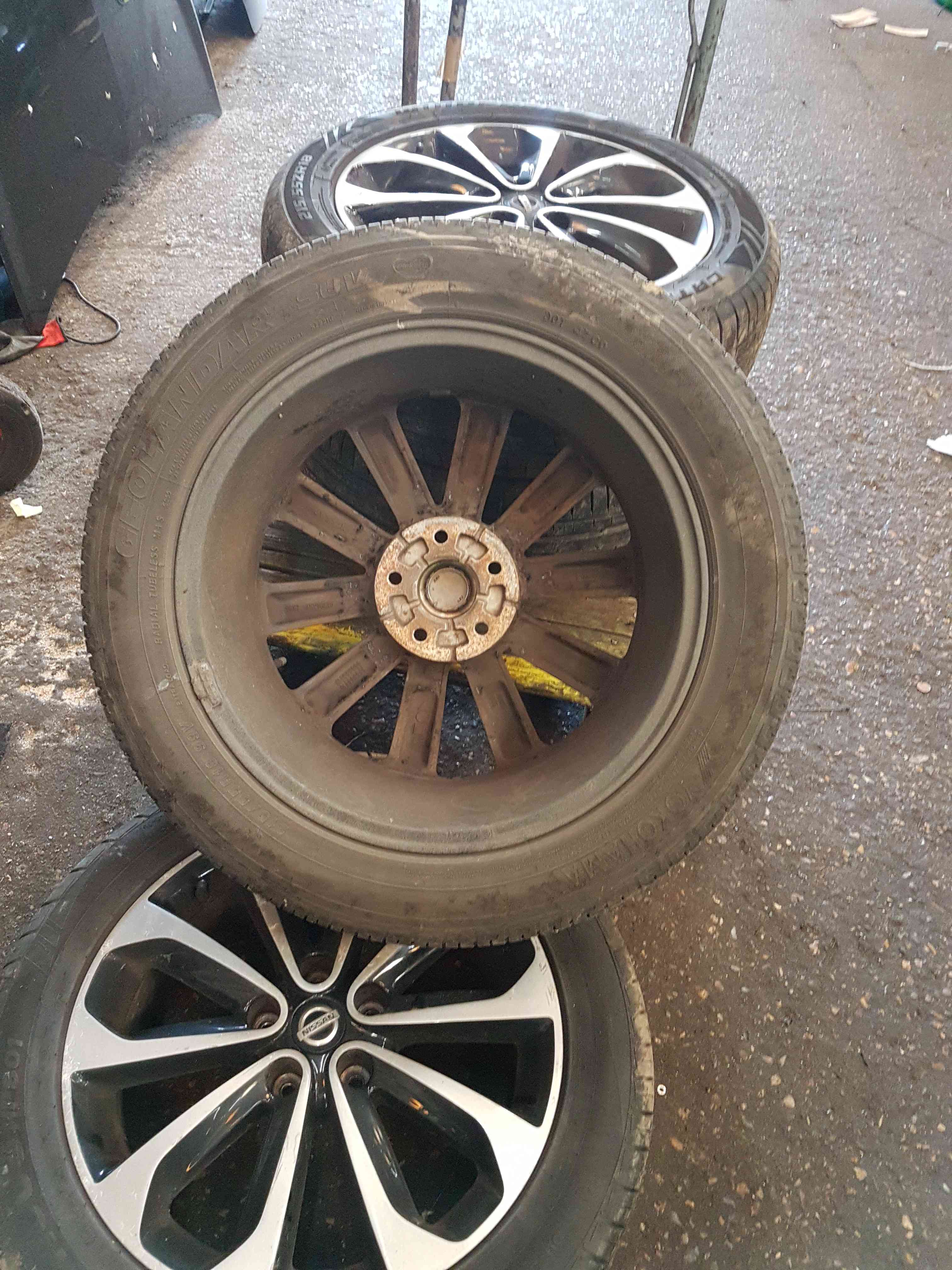 Thumb 6 Nissan Qashqai MK1 2006-2013 Alloy Wheel Tyre 215 55 18  18Inch 4/5 40300Jd18c