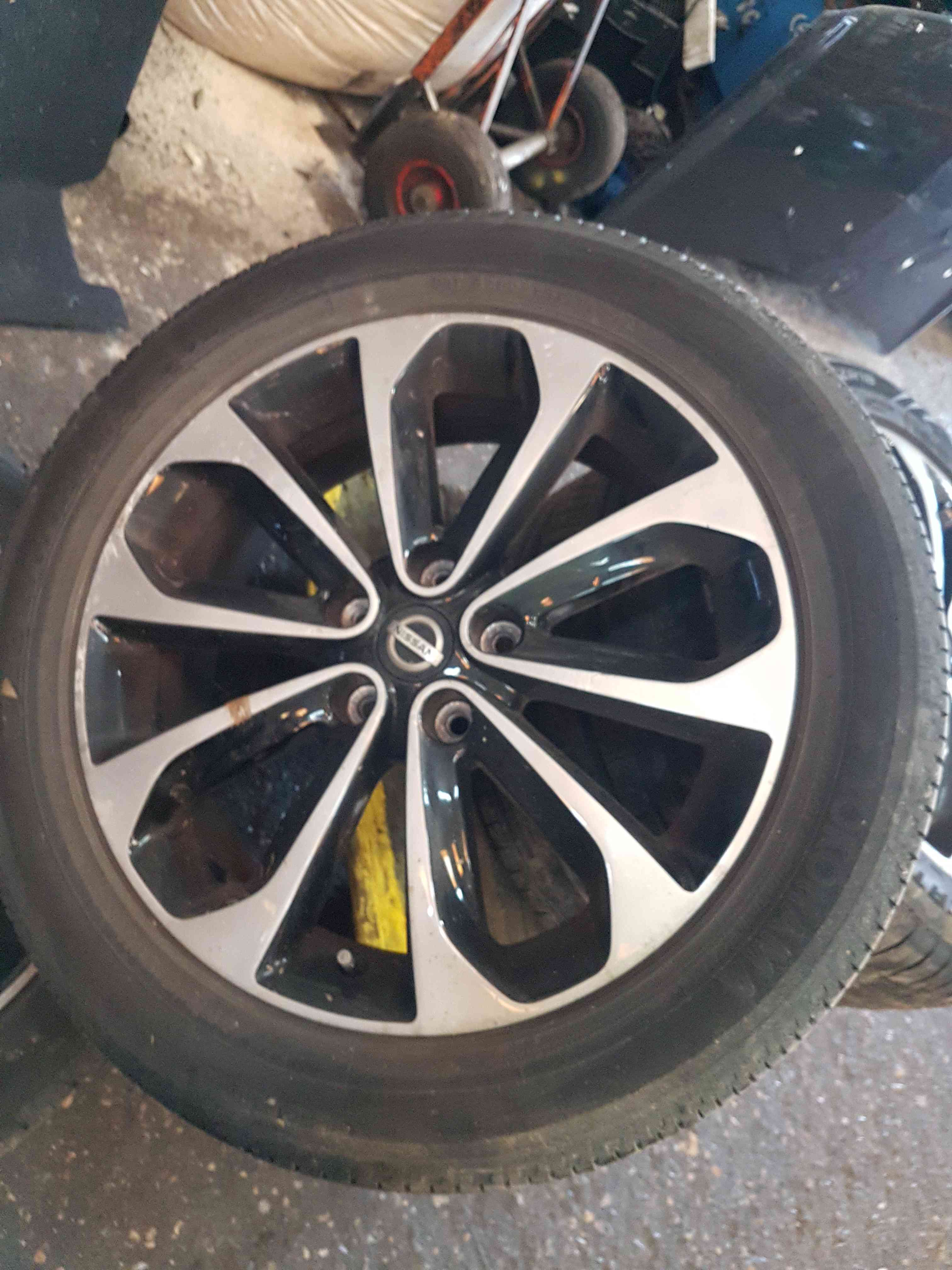 Thumb 11 Nissan Qashqai MK1 2006-2013 Alloy Wheel Tyre 215 55 18  18Inch 4/5 40300Jd18c