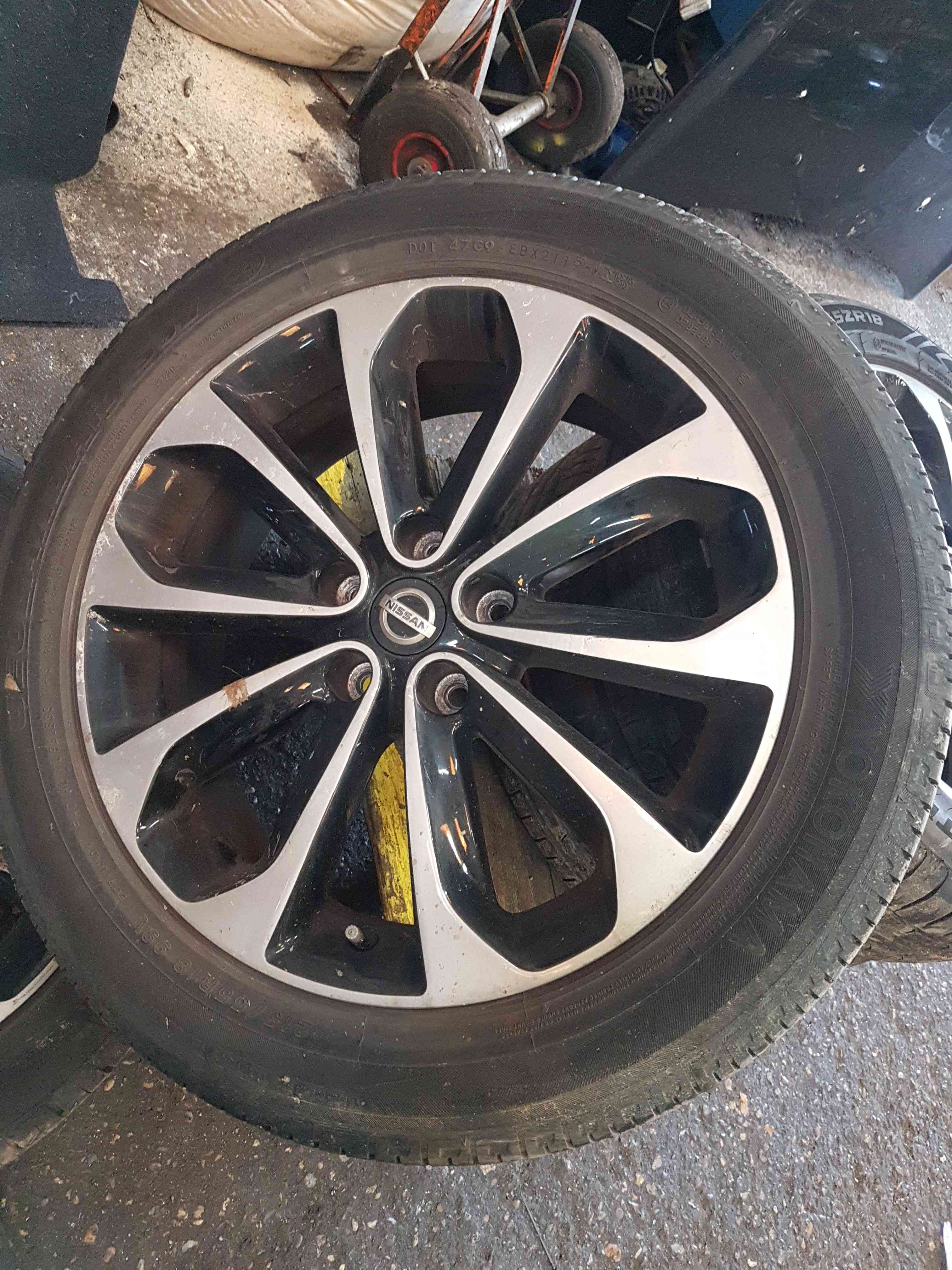 Thumb 12 Nissan Qashqai MK1 2006-2013 Alloy Wheel Tyre 215 55 18  18Inch 4/5 40300Jd18c