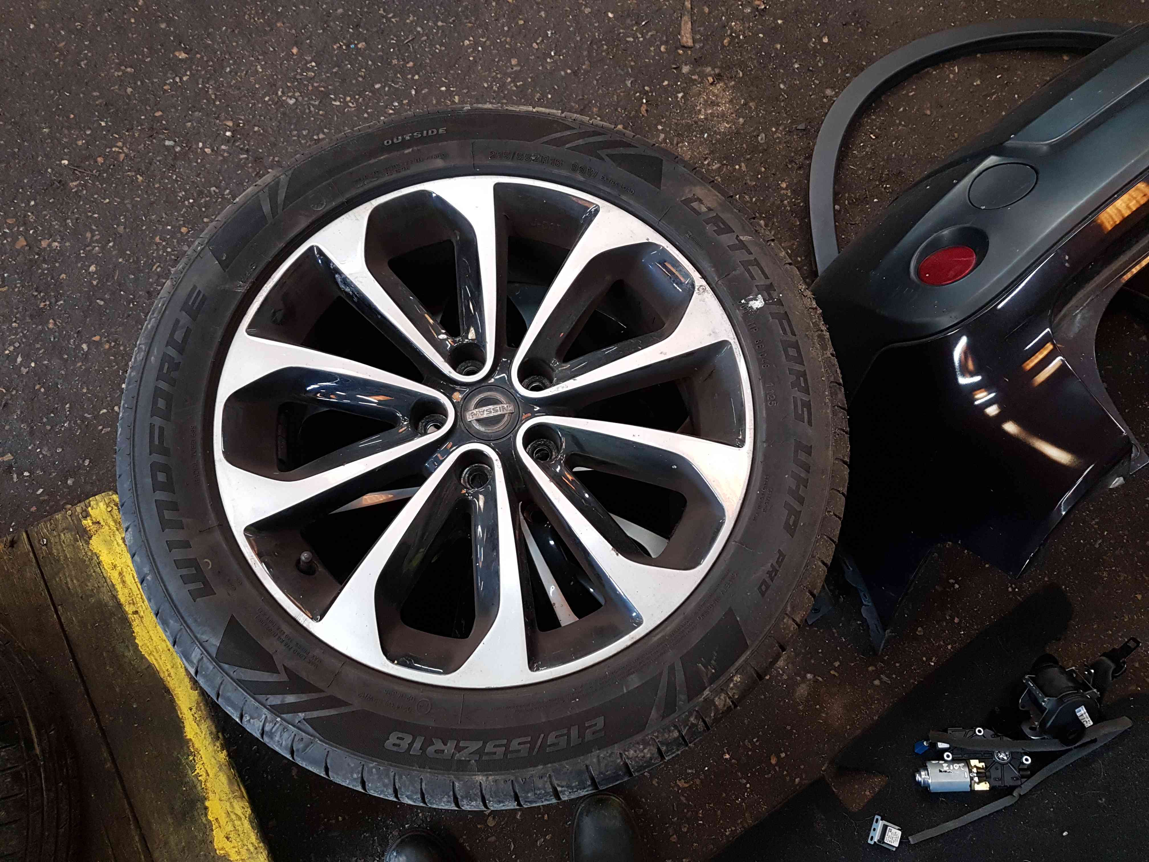 Thumb 4 Nissan Qashqai MK1 2006-2013 Alloy Wheel Tyre 215 55 18  18Inch 4/5 40300Jd18c