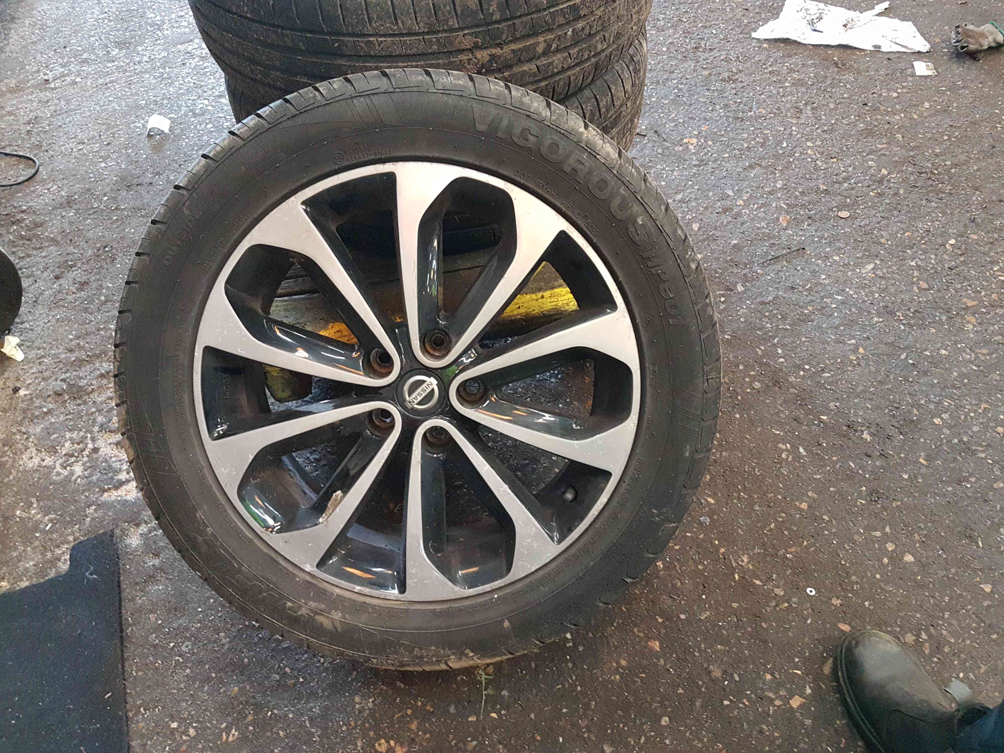 Thumb 9 Nissan Qashqai MK1 2006-2013 Alloy Wheel Tyre 215 55 18  18Inch 4/5 40300Jd18c