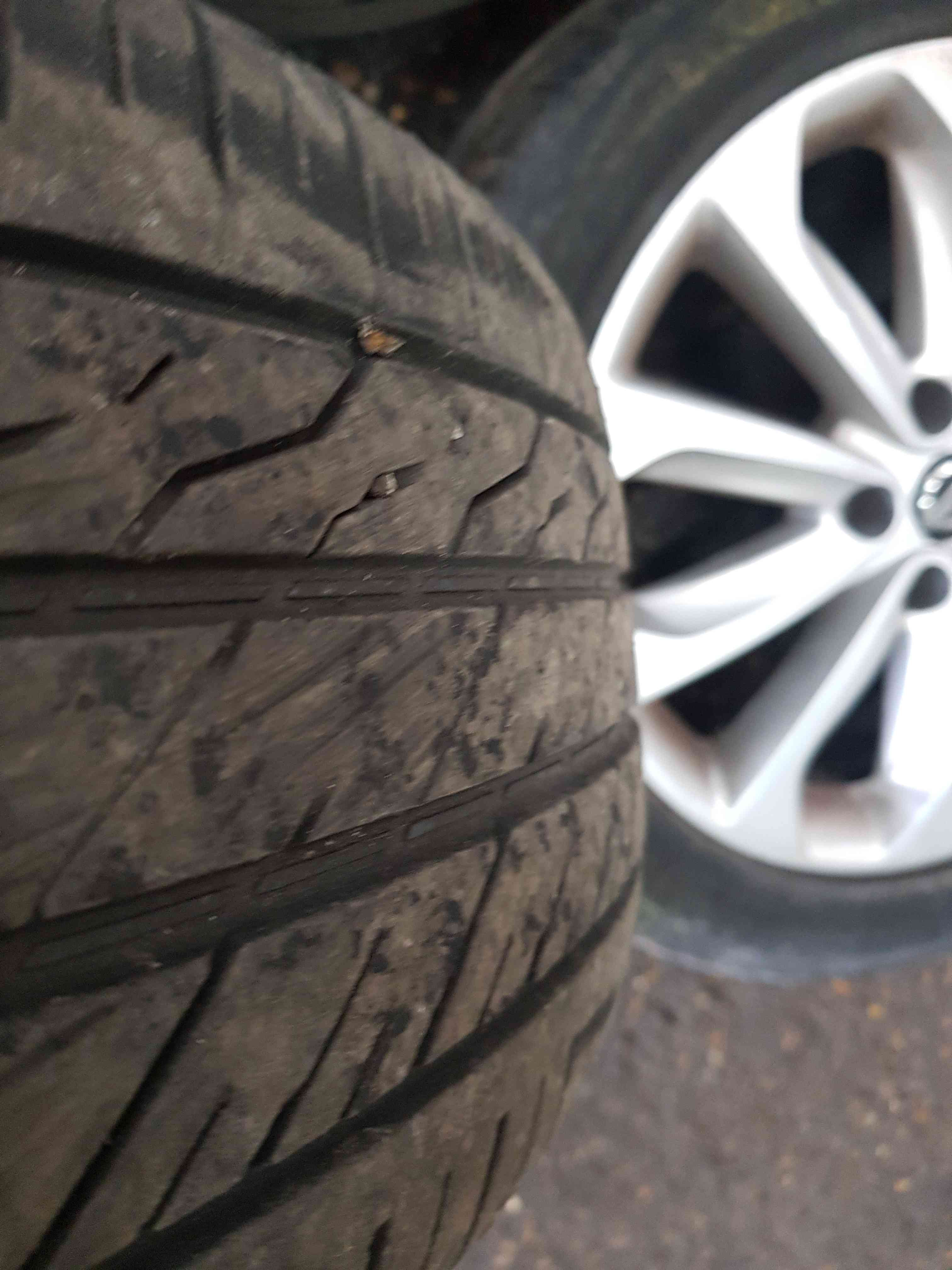 Thumb 6 Nissan Qashqai MK1 2006-2013 Alloy Wheel Tyre 215 55 18  18Inch 4/5