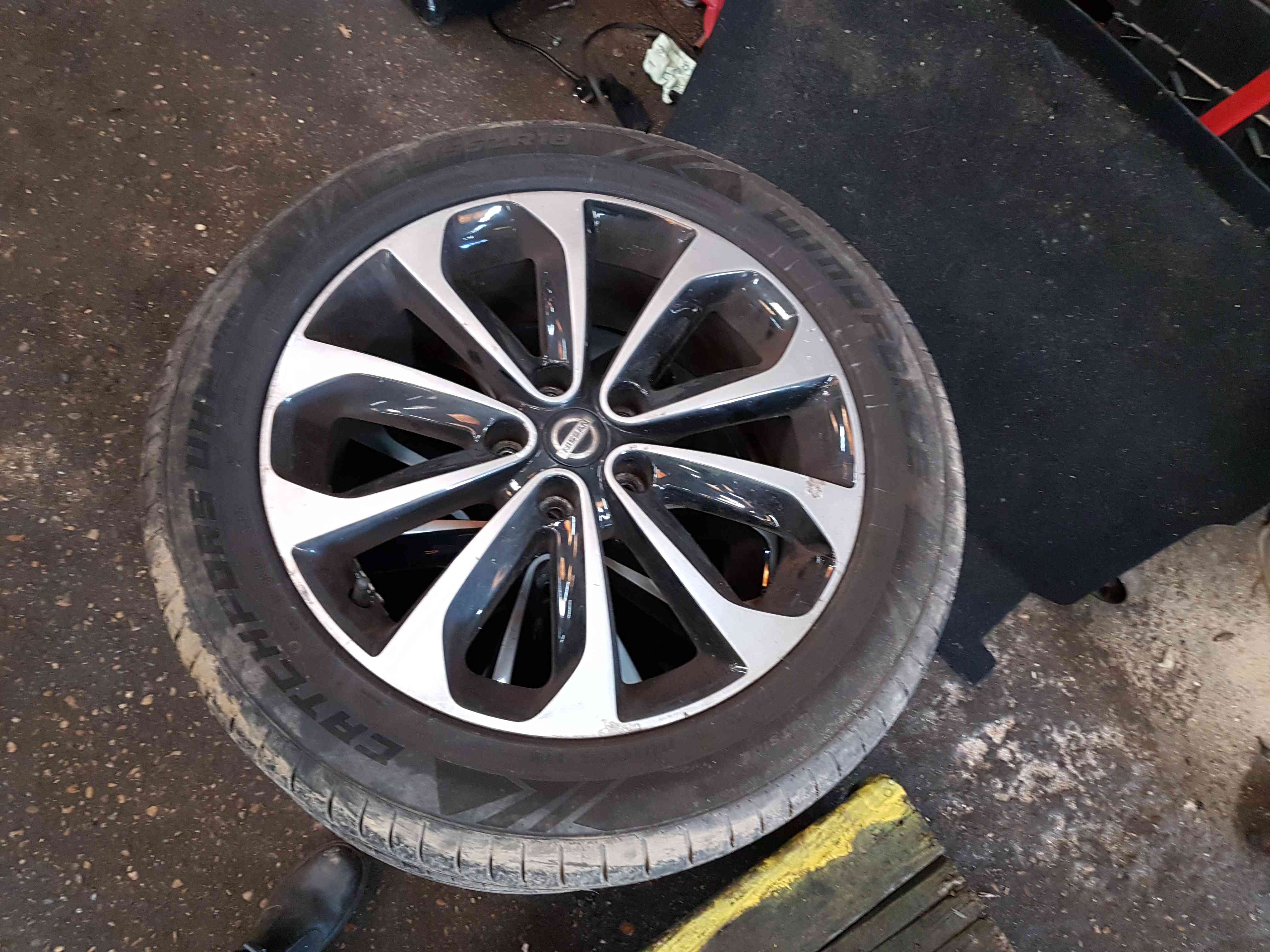 Thumb 6 Nissan Qashqai MK1 2006-2013 Alloy Wheel Tyre 215 55 18  18inch 4/5