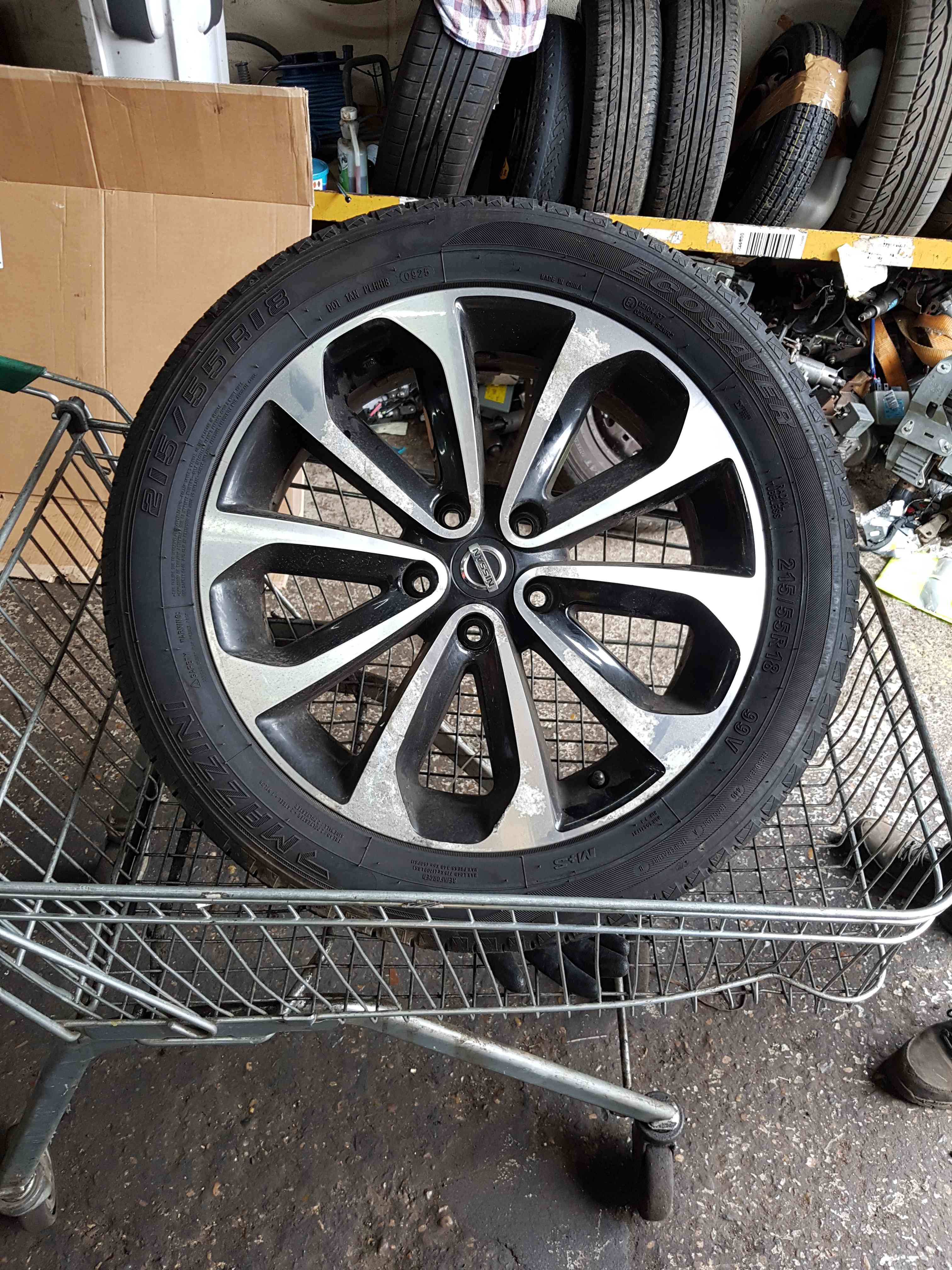 Thumb 2 Nissan Qashqai MK1 2006-2013 Alloy Wheel Tyre 215 55 18 18Inch 3/5 40300Jd18c