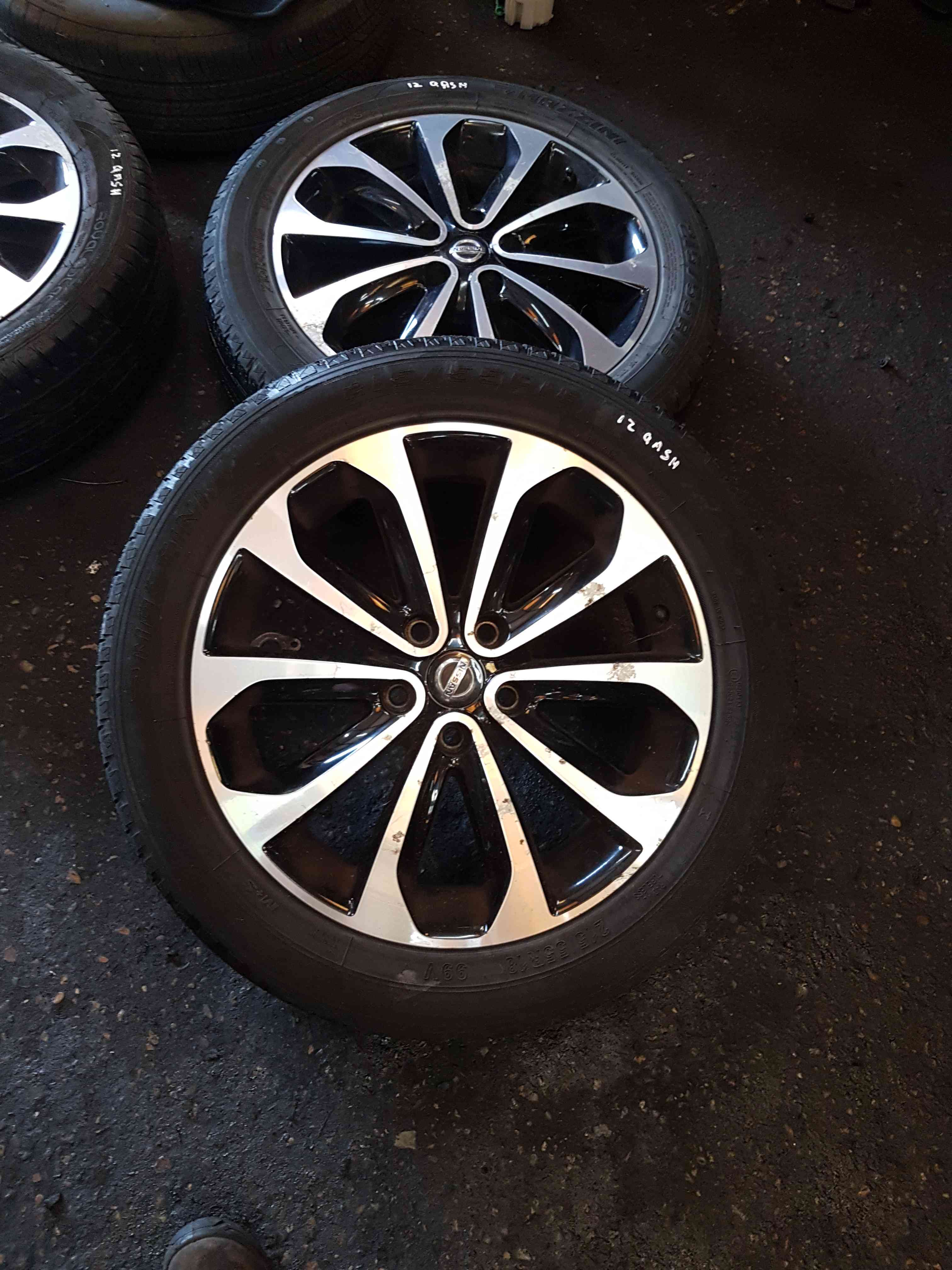 Thumb 5 Nissan Qashqai MK1 2006-2013 Alloy Wheel Tyre 215 55 18 18Inch 3/5 40300Jd18c 6m