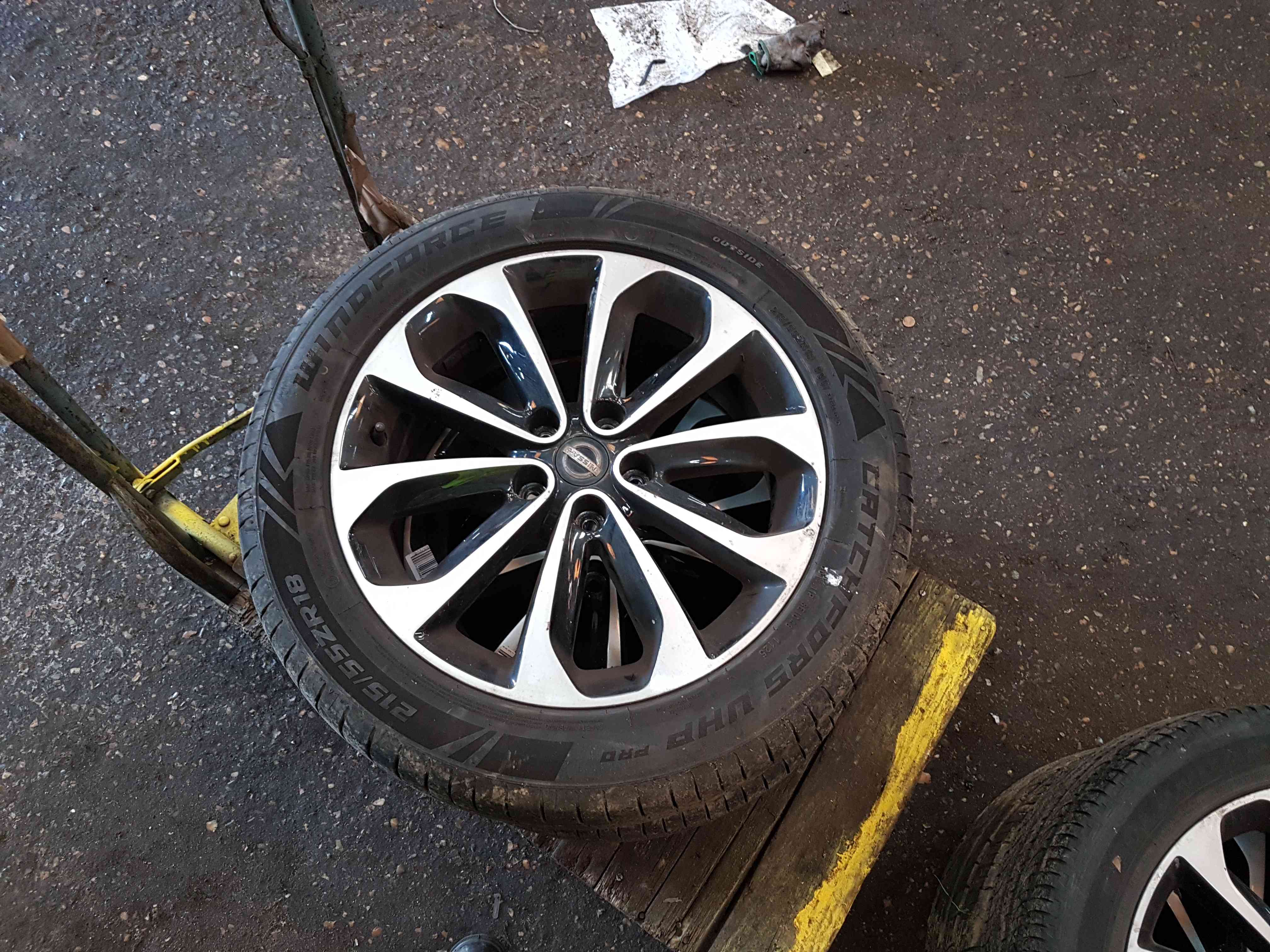 Thumb 8 Nissan Qashqai MK1 2006-2013 Alloy Wheel Tyre 215 55 18 18Inch 4/5 40300Jd18c