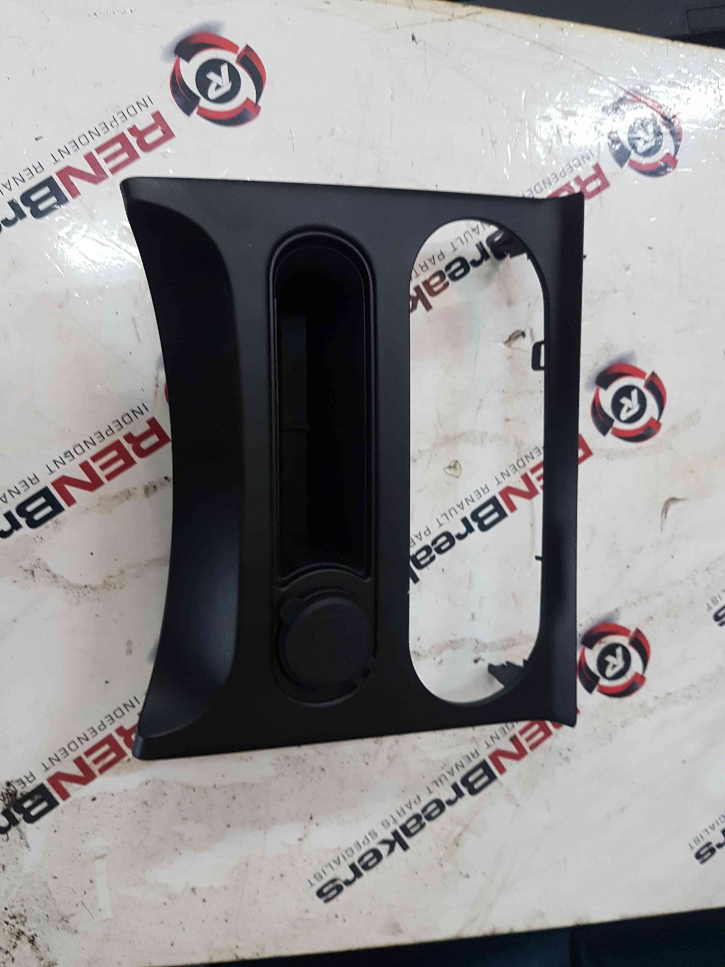 Thumb 2 Nissan Qashqai MK1 2006-2013 Centre Console Trim USB Charger Port 27570BR00A