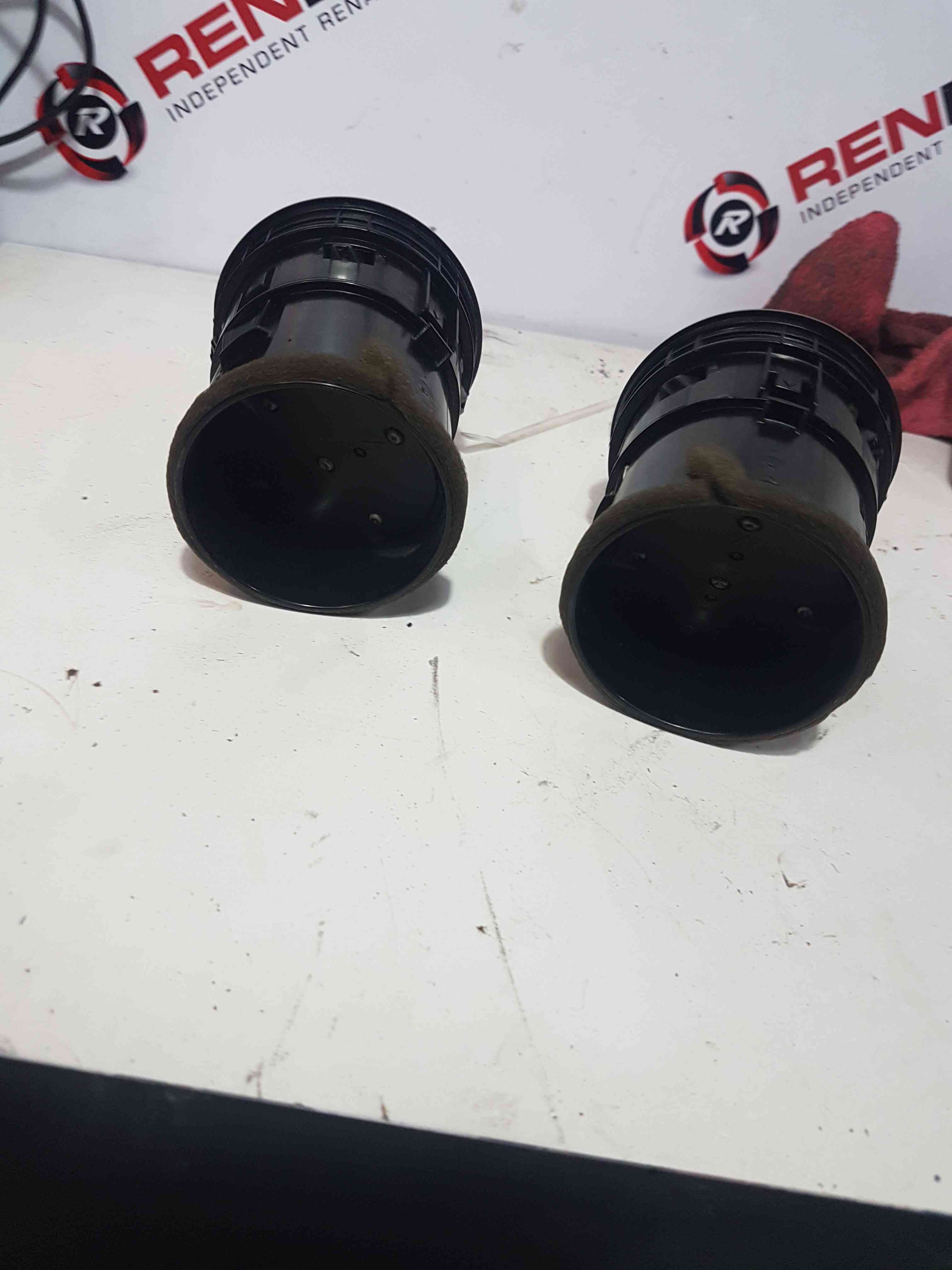 Thumb 4 Nissan Qashqai MK1 2006-2013 Dashboard Heater Vent Middle Pair