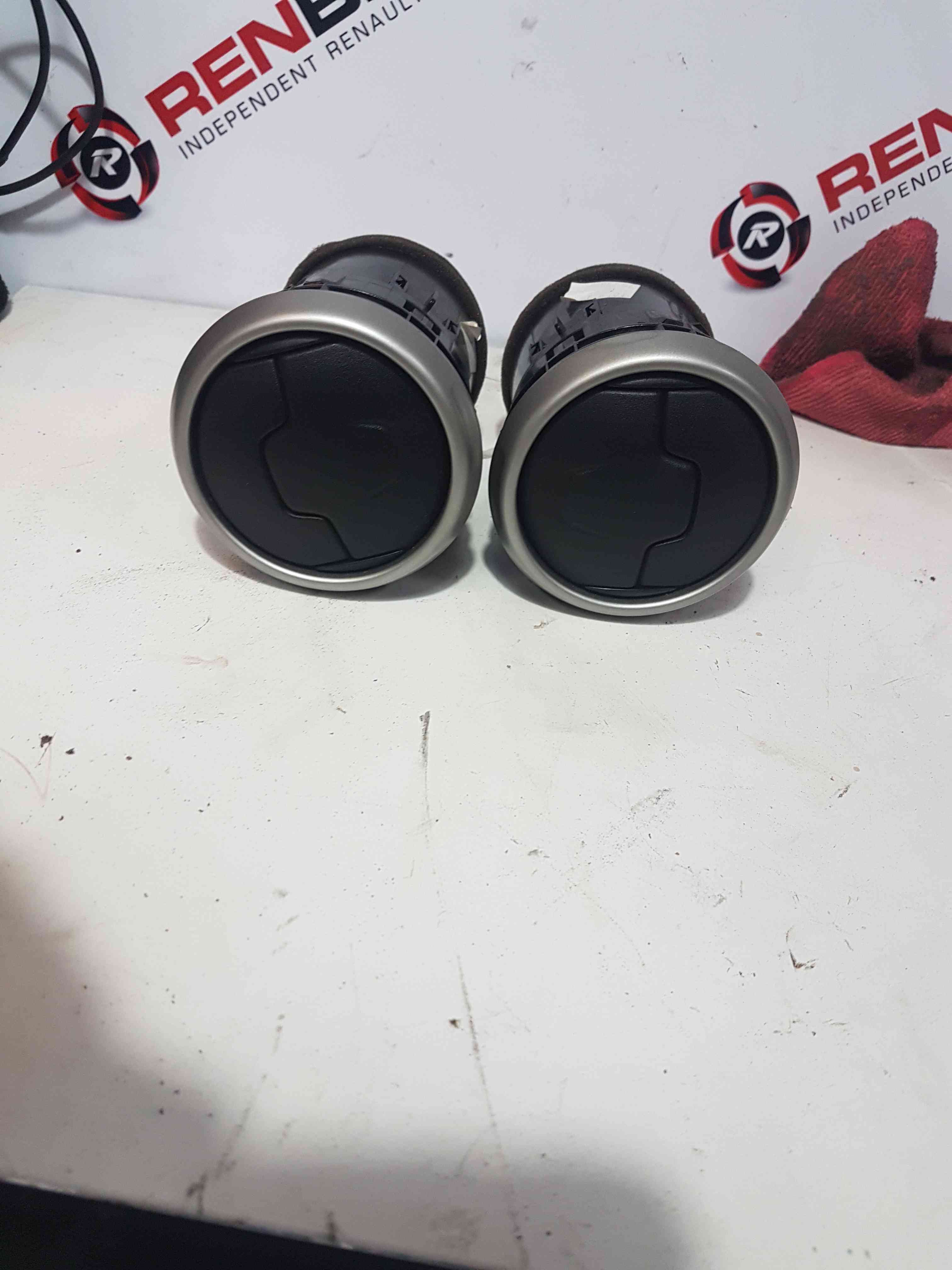 Thumb 5 Nissan Qashqai MK1 2006-2013 Dashboard Heater Vent Middle Pair