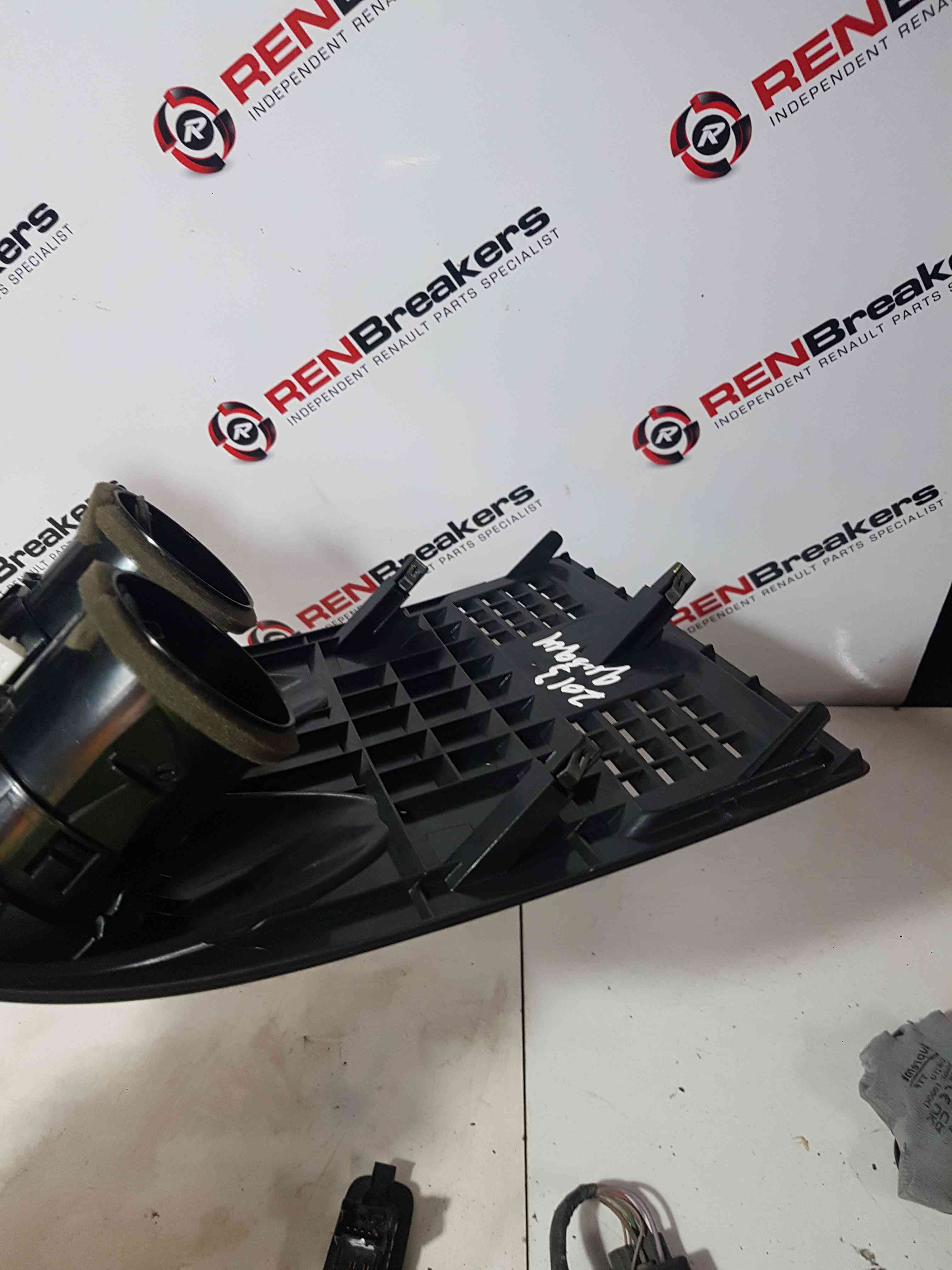 Thumb 2 Nissan Qashqai MK1 2006-2013 Dashboard Heater Vent Trim Surround Camera