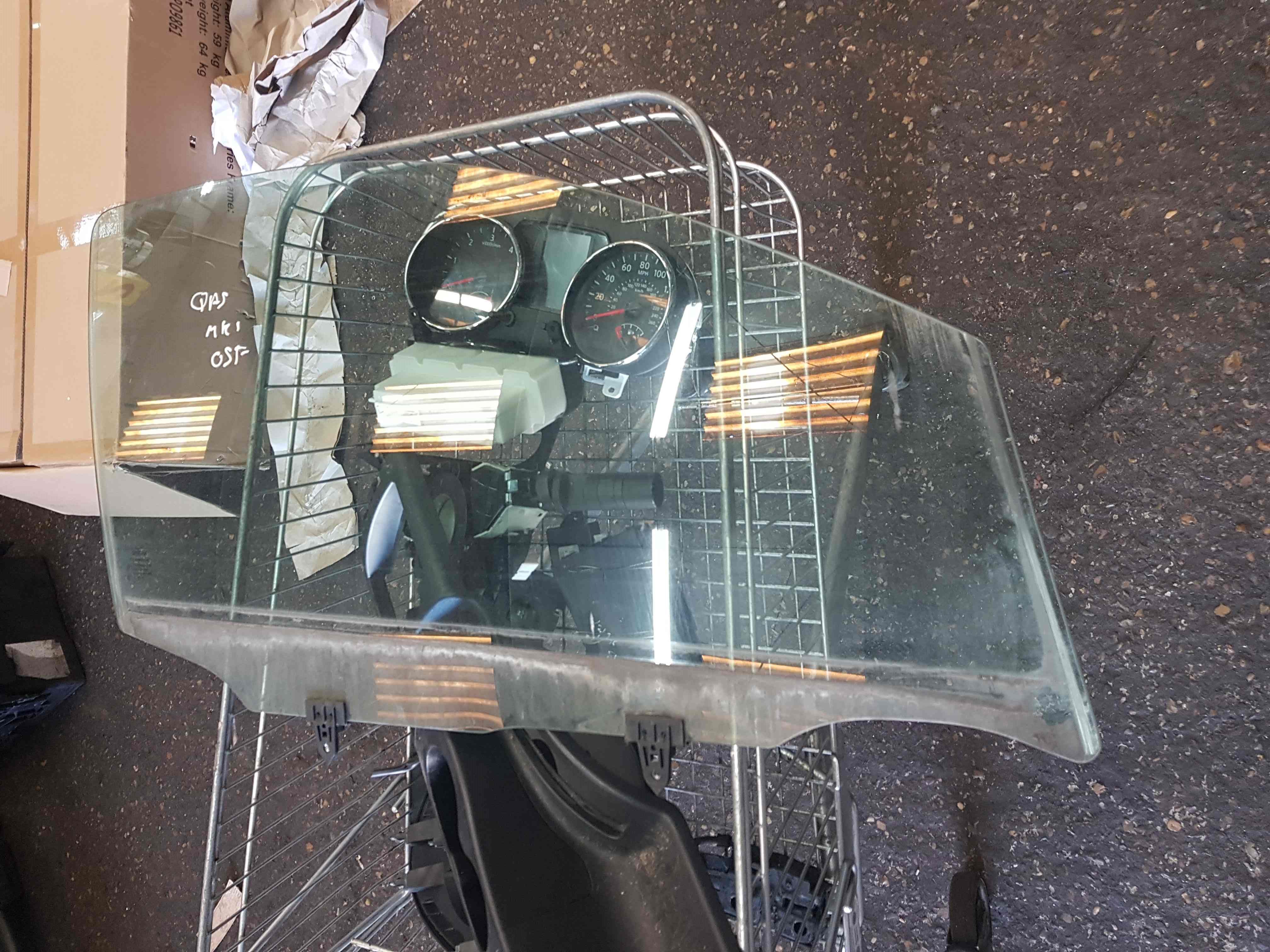 Thumb 2 Nissan Qashqai MK1 2006-2013 Drivers OSF Front Glass Window