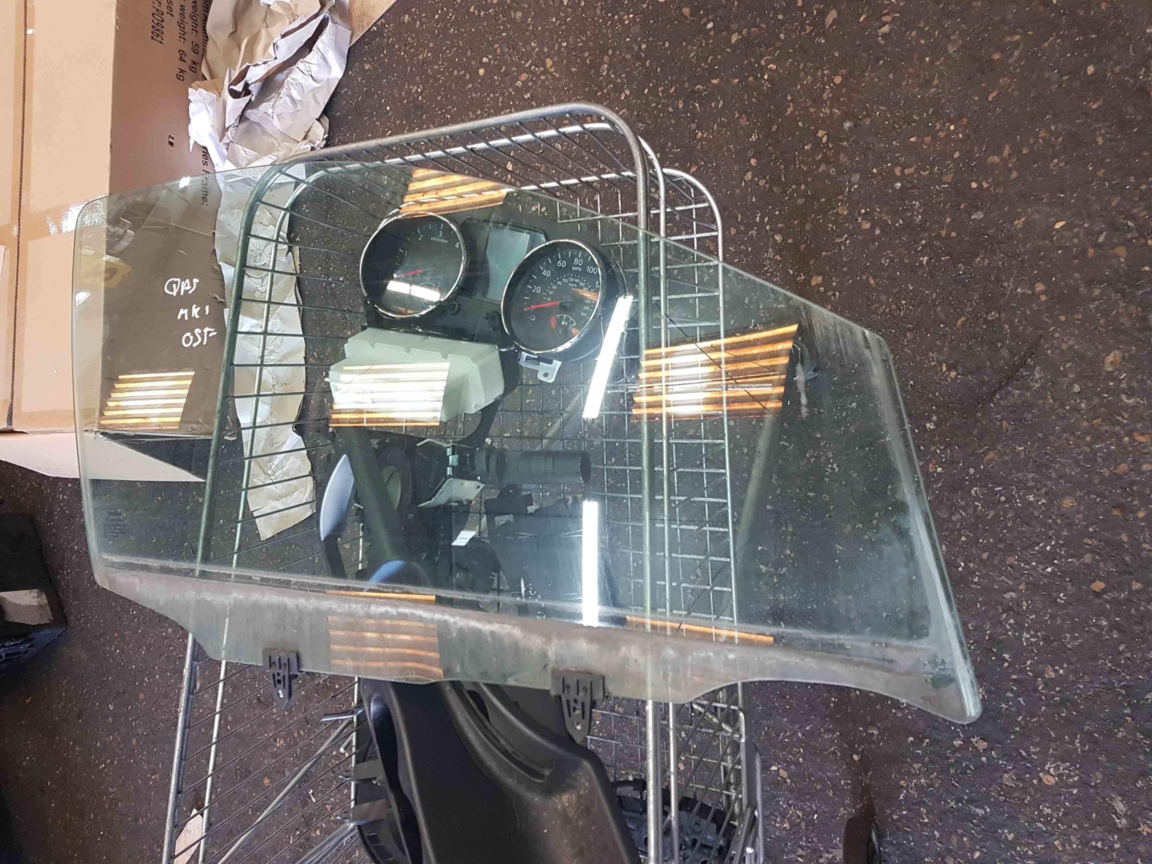 Thumb 3 Nissan Qashqai MK1 2006-2013 Drivers OSF Front Glass Window