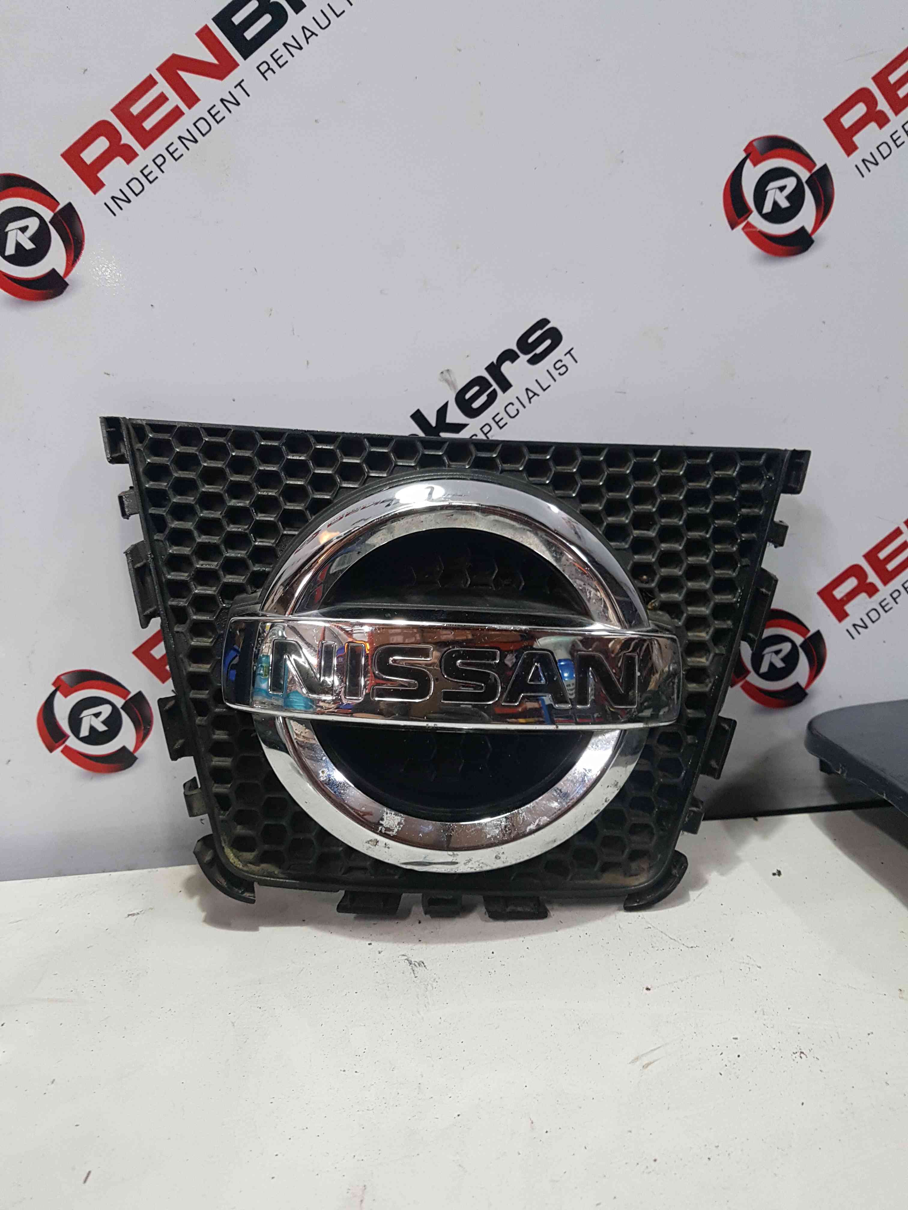 Thumb 8 Nissan Qashqai MK1 2006-2013 Front Bumper Emblem Badge 62314JD00A