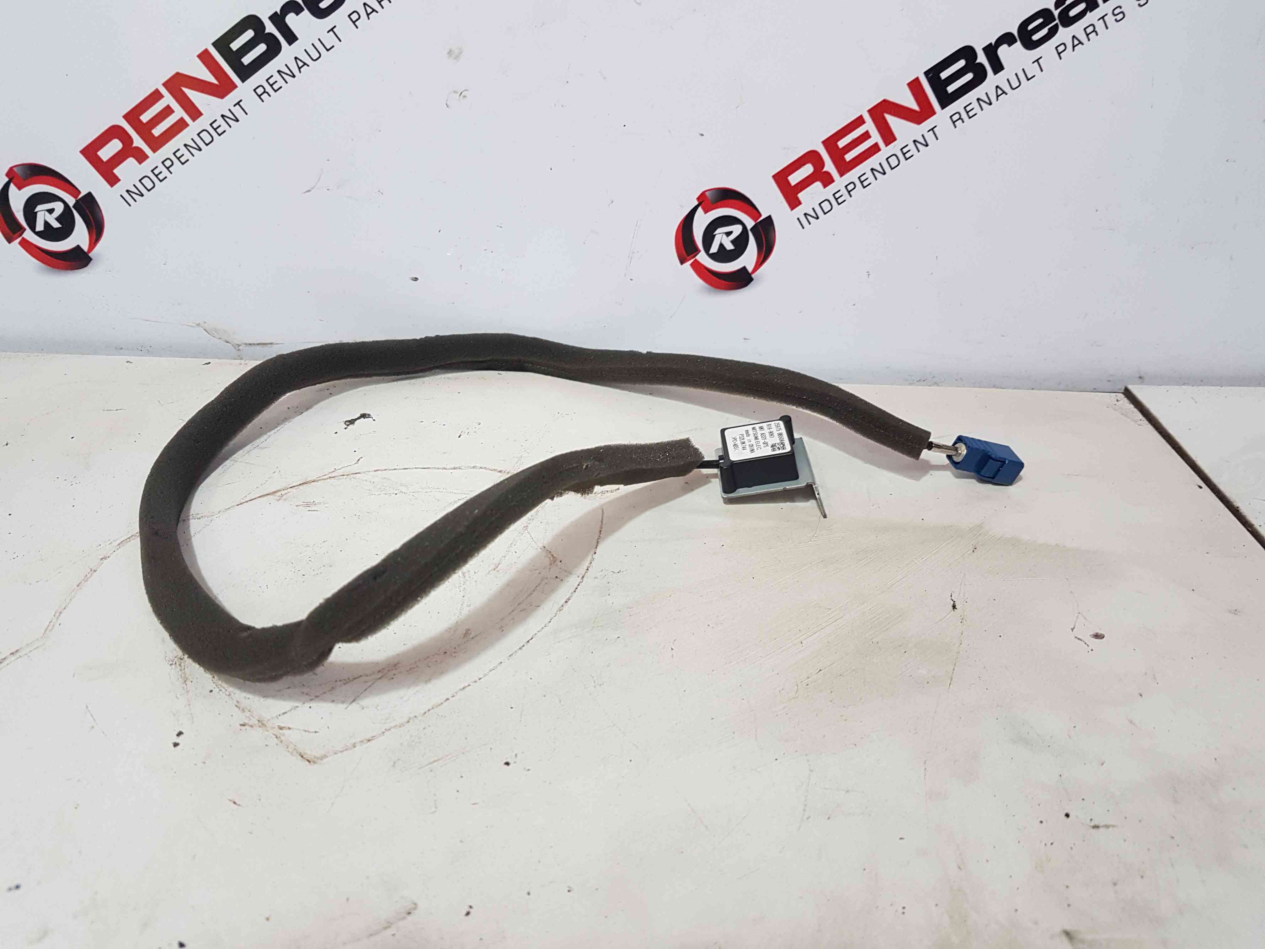 Thumb 2 Nissan Qashqai MK1 2006-2013 GPS Antenna Roof Aerial  8P4035382B