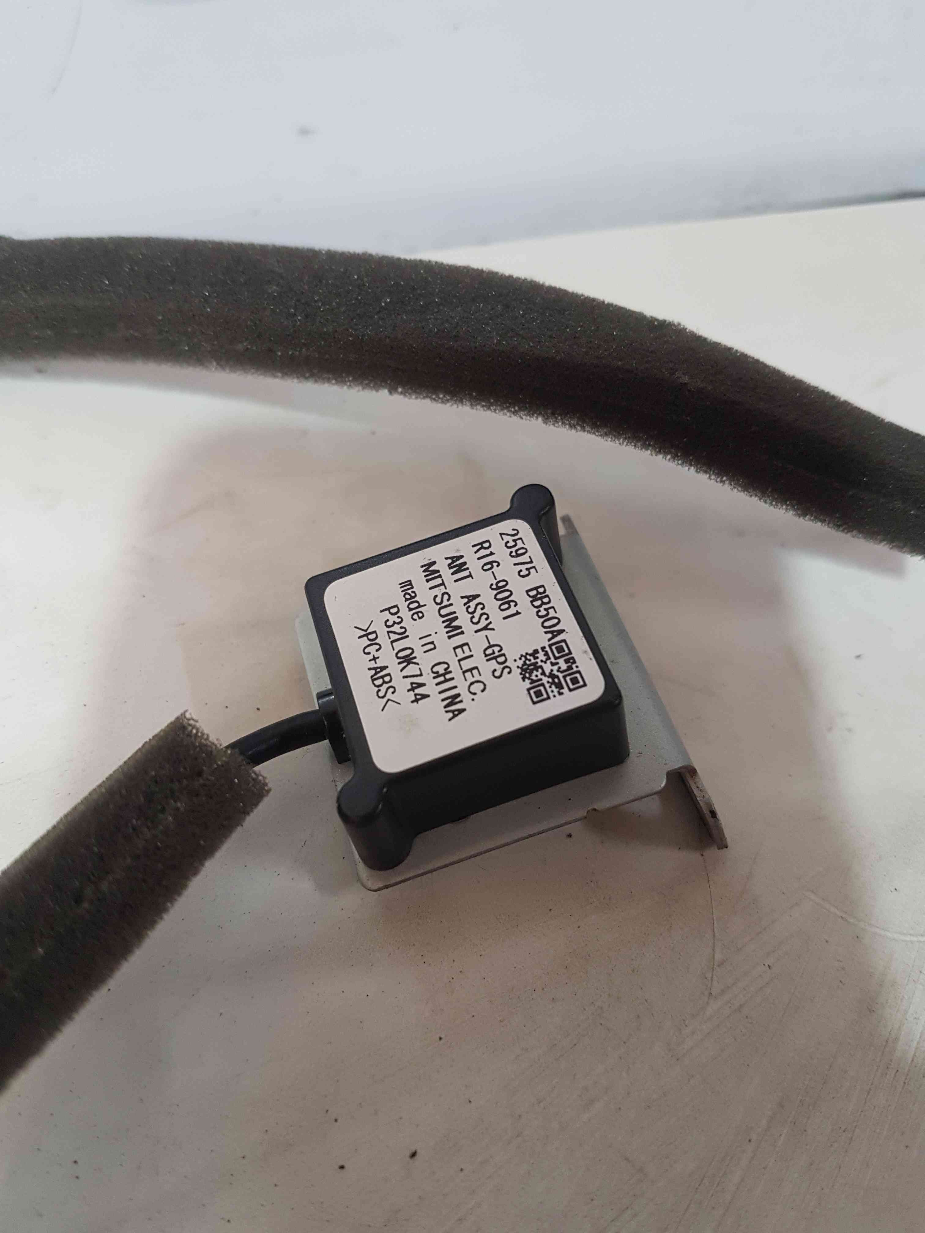 Thumb 4 Nissan Qashqai MK1 2006-2013 GPS Antenna Roof Aerial  8P4035382B