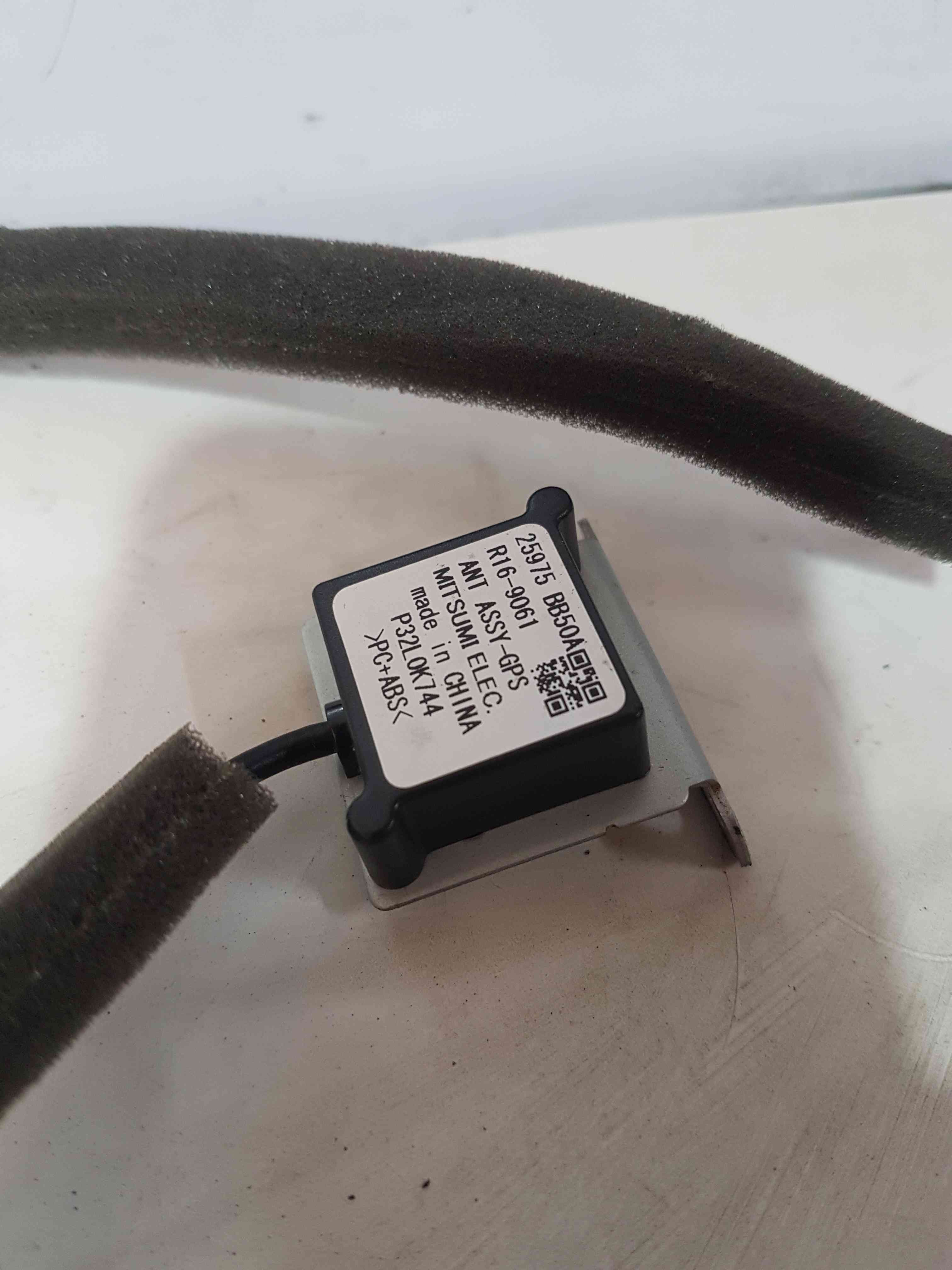 Thumb 5 Nissan Qashqai MK1 2006-2013 GPS Antenna Roof Aerial  8P4035382B