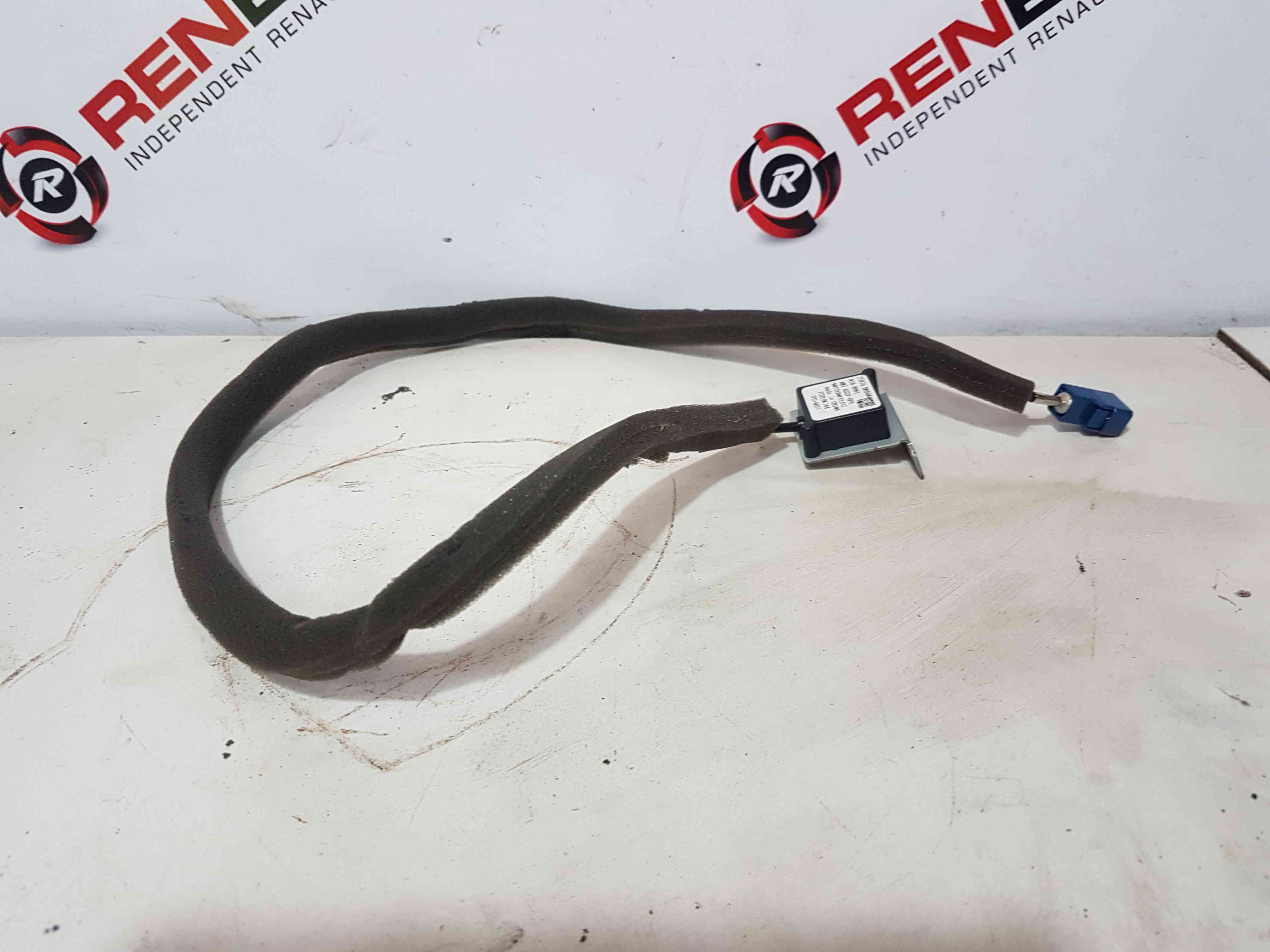 Thumb 6 Nissan Qashqai MK1 2006-2013 GPS Antenna Roof Aerial  8P4035382B