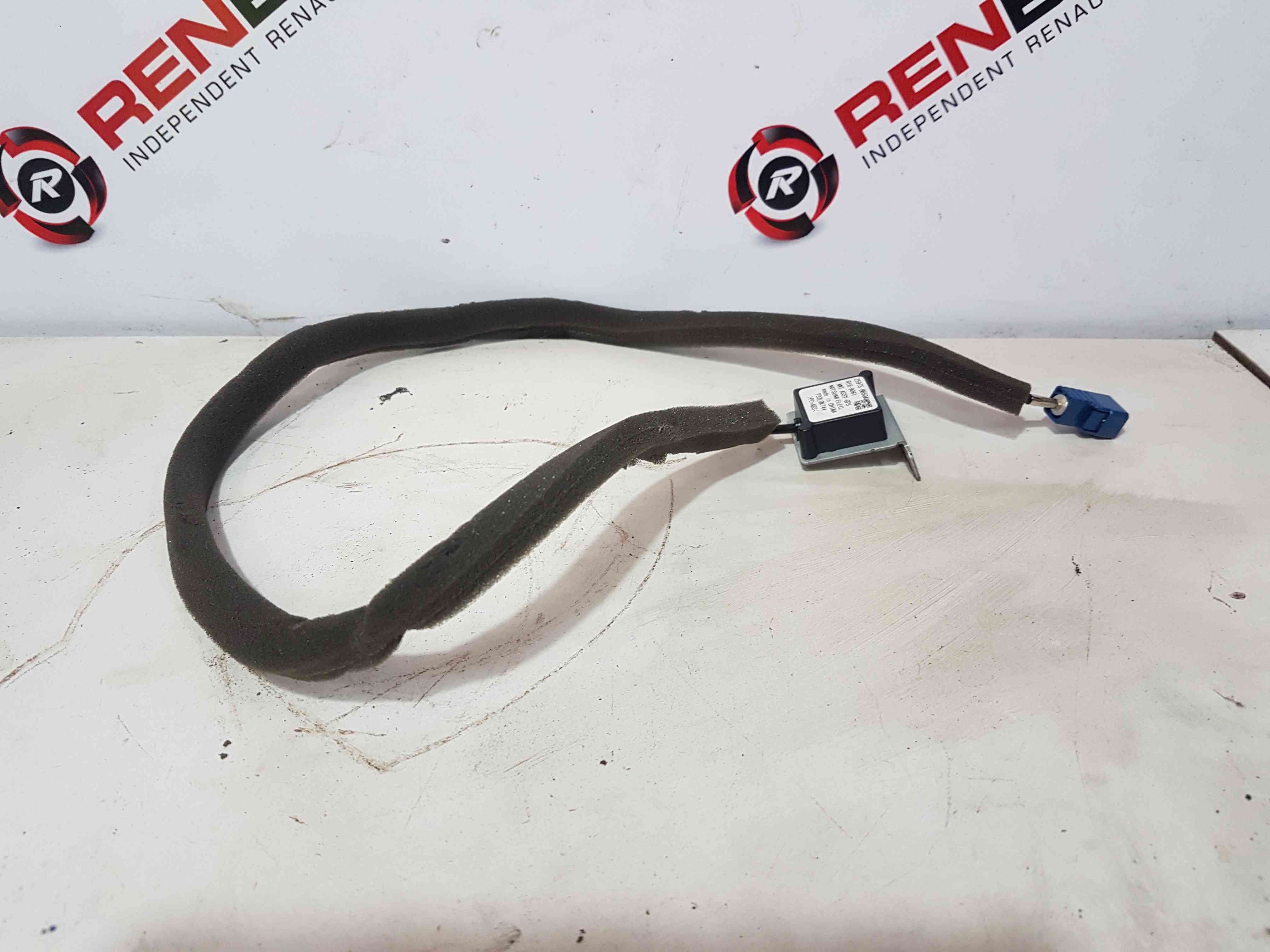 Thumb 7 Nissan Qashqai MK1 2006-2013 GPS Antenna Roof Aerial  8P4035382B