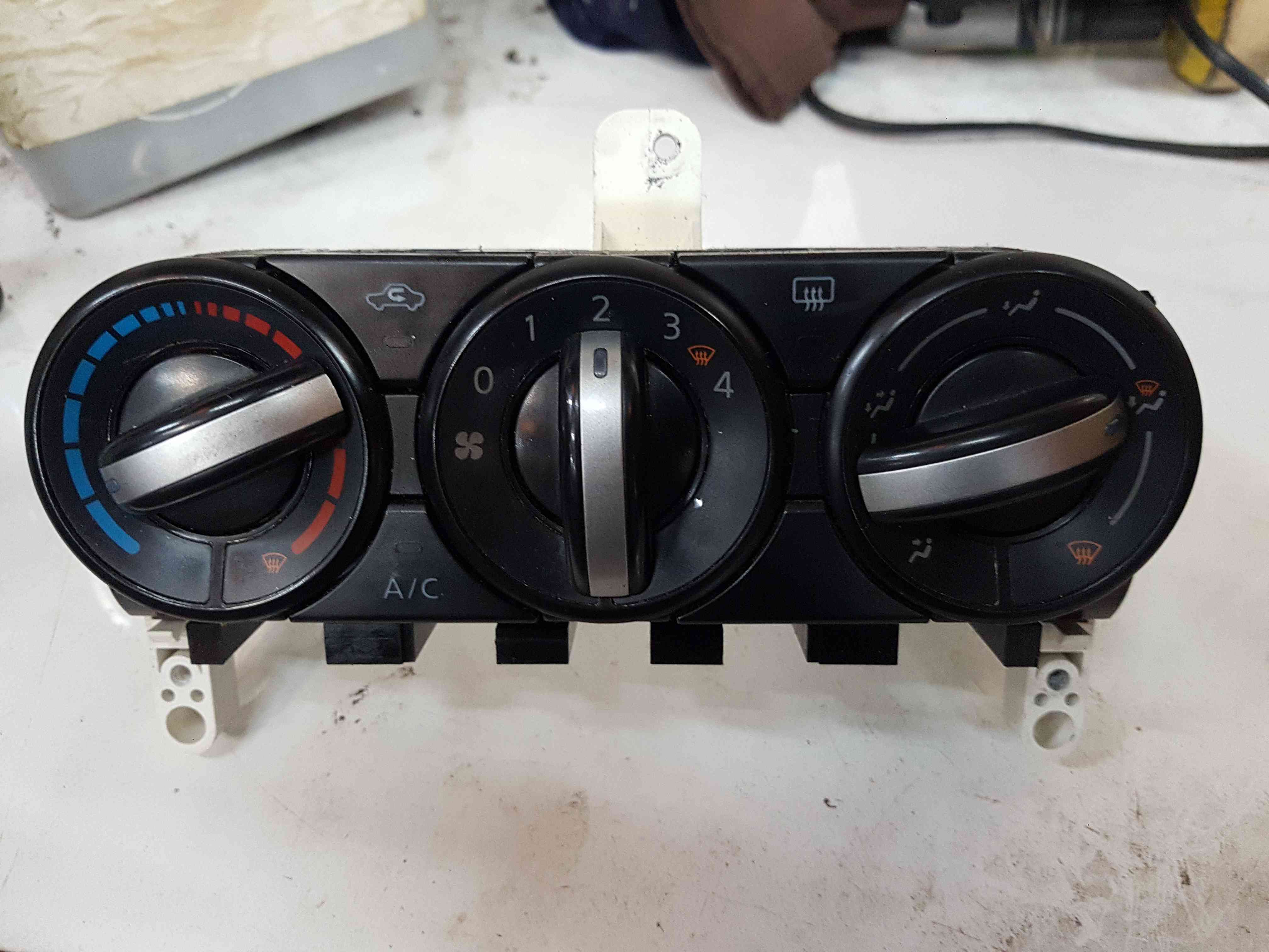 Thumb 2 Nissan Qashqai MK1 2006-2013 Heater Controls Manual Dials
