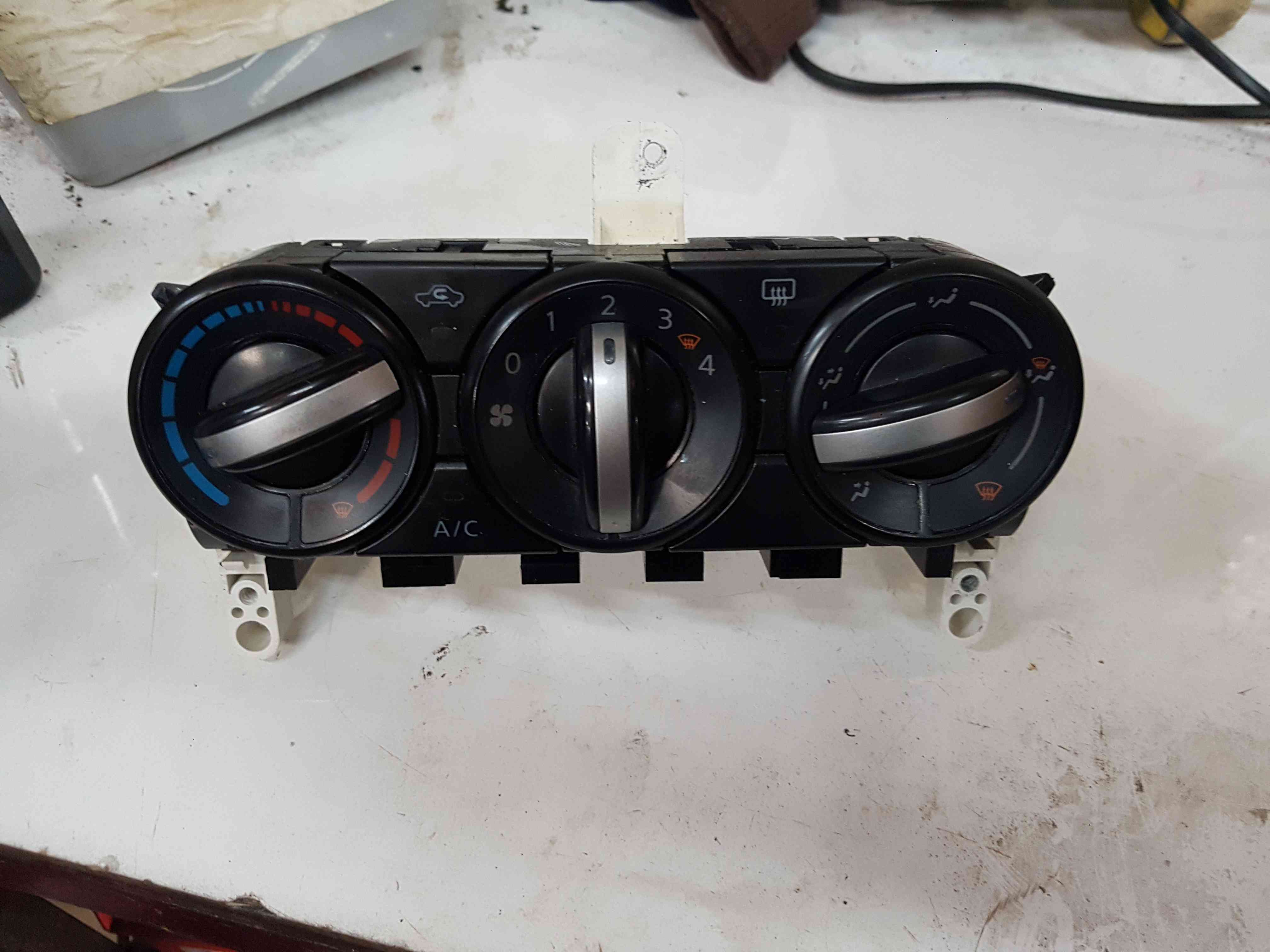 Thumb 5 Nissan Qashqai MK1 2006-2013 Heater Controls Manual Dials