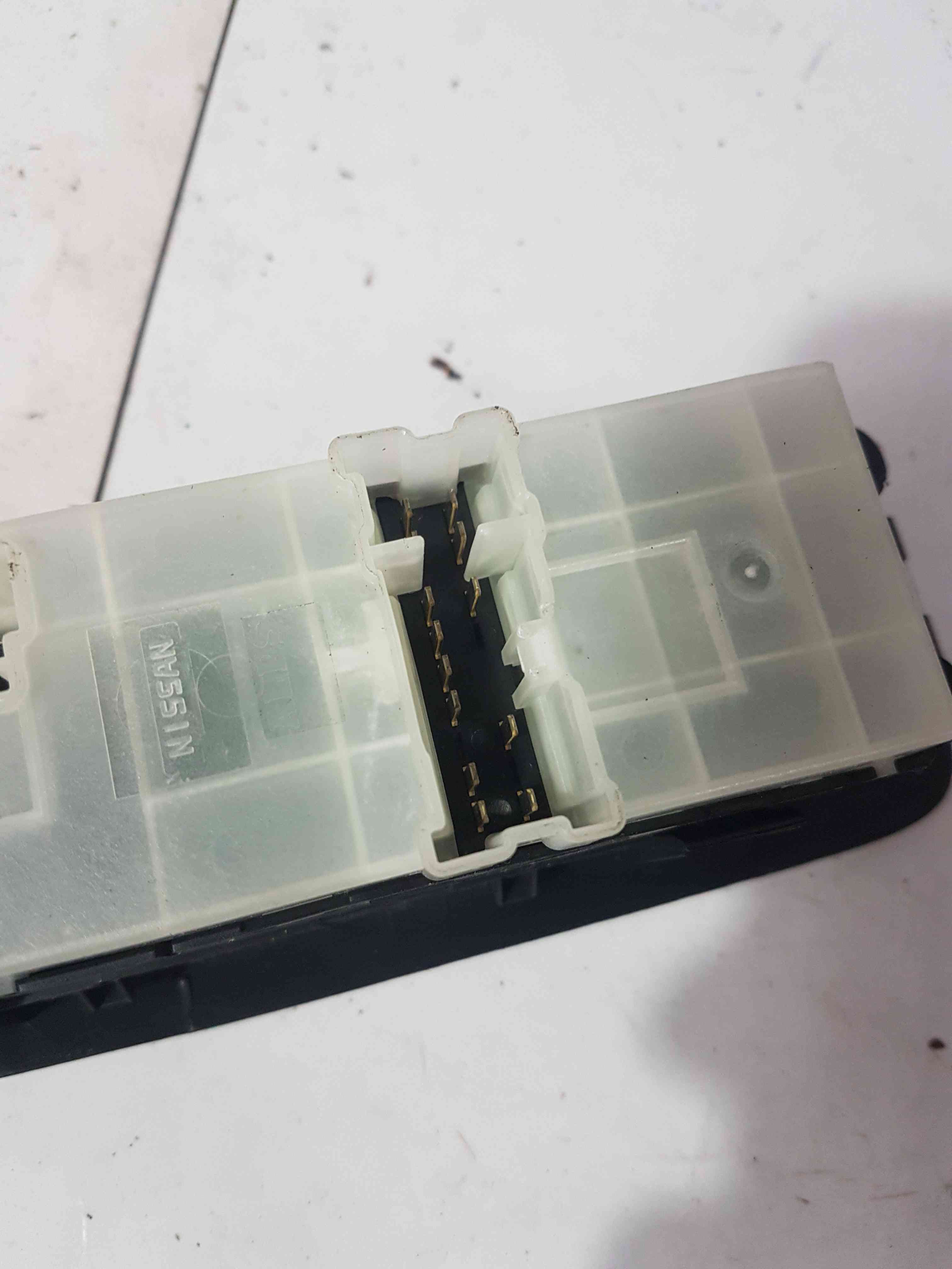 Thumb 4 Nissan Qashqai MK1 2006-2013 OSF Drivers Window Switch 