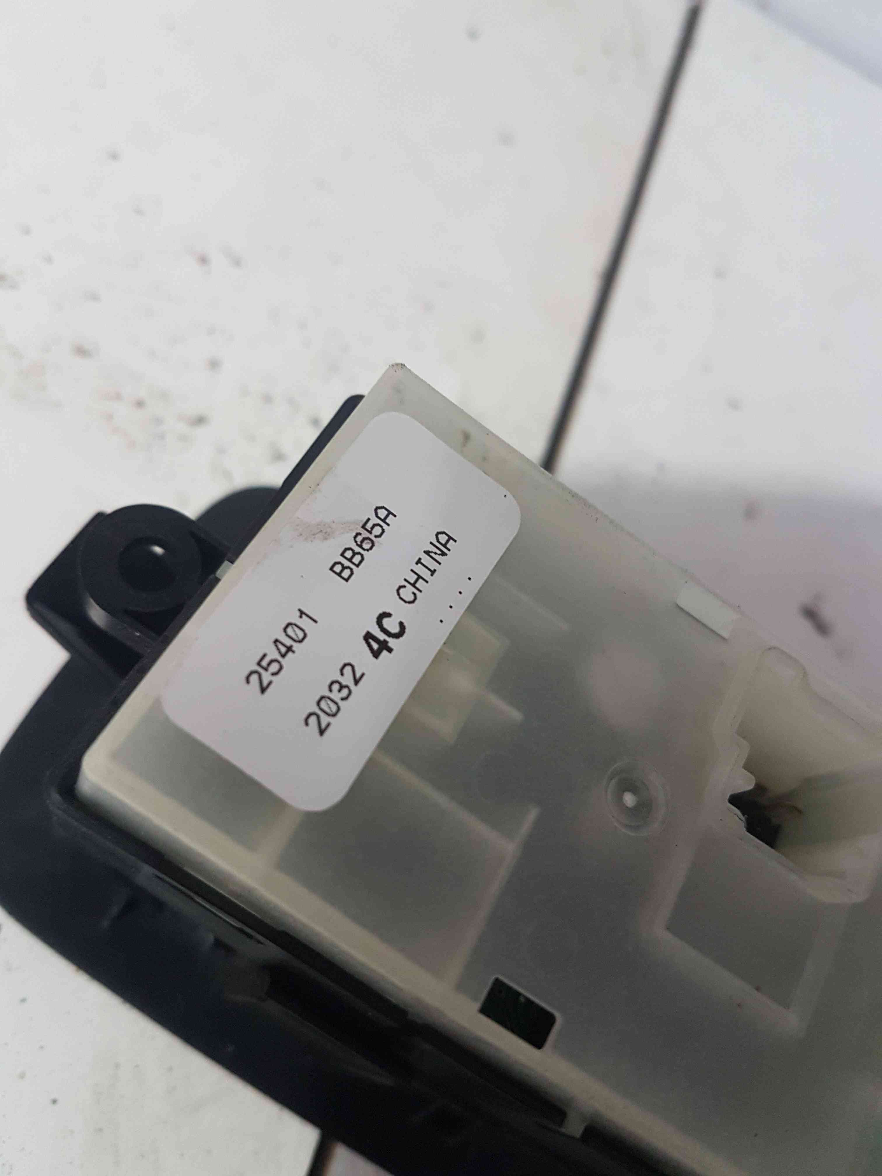 Thumb 5 Nissan Qashqai MK1 2006-2013 OSF Drivers Window Switch 