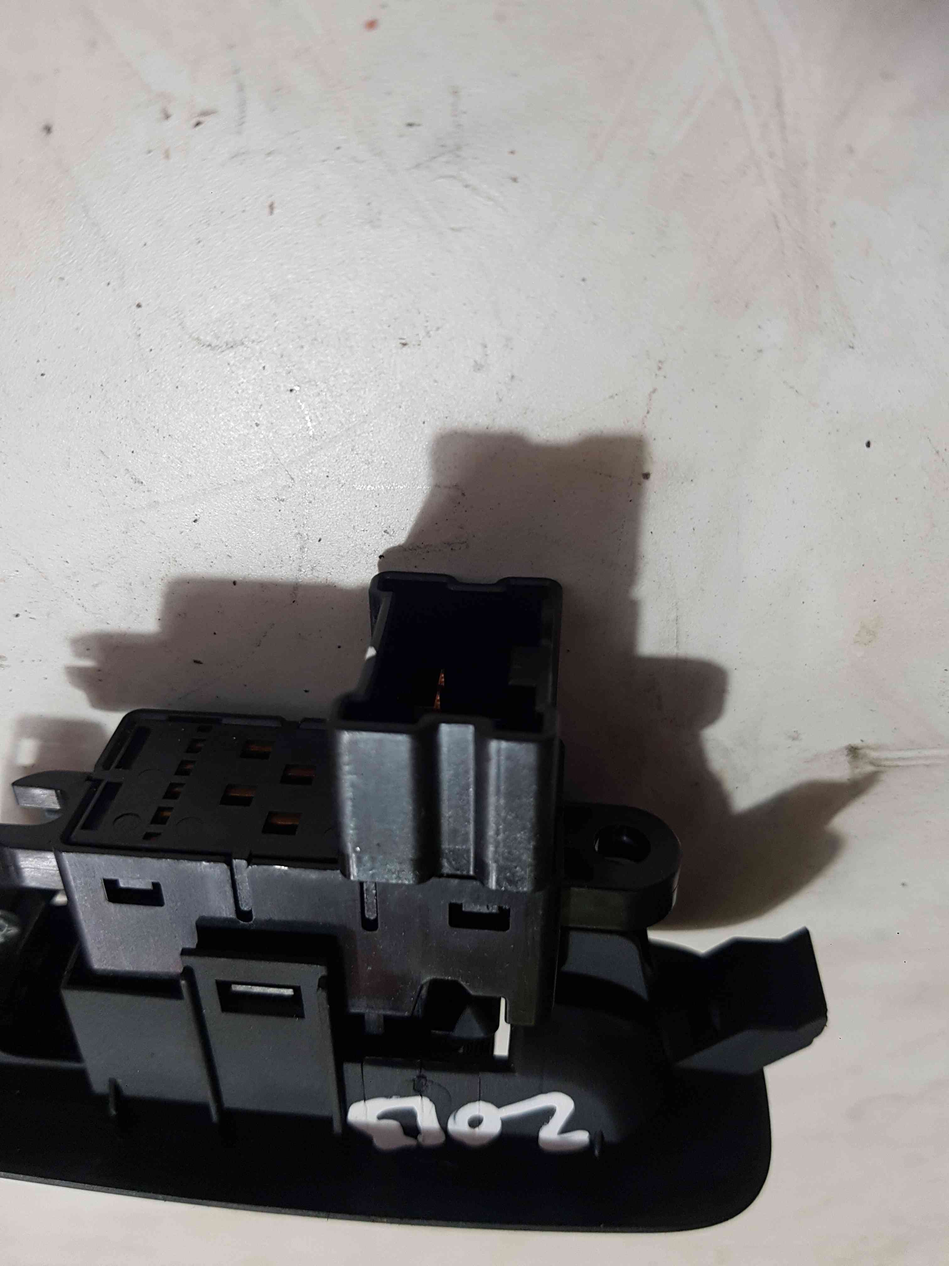 Thumb 4 Nissan Qashqai MK1 2006-2013 Passenger NSF Front Window Switch 