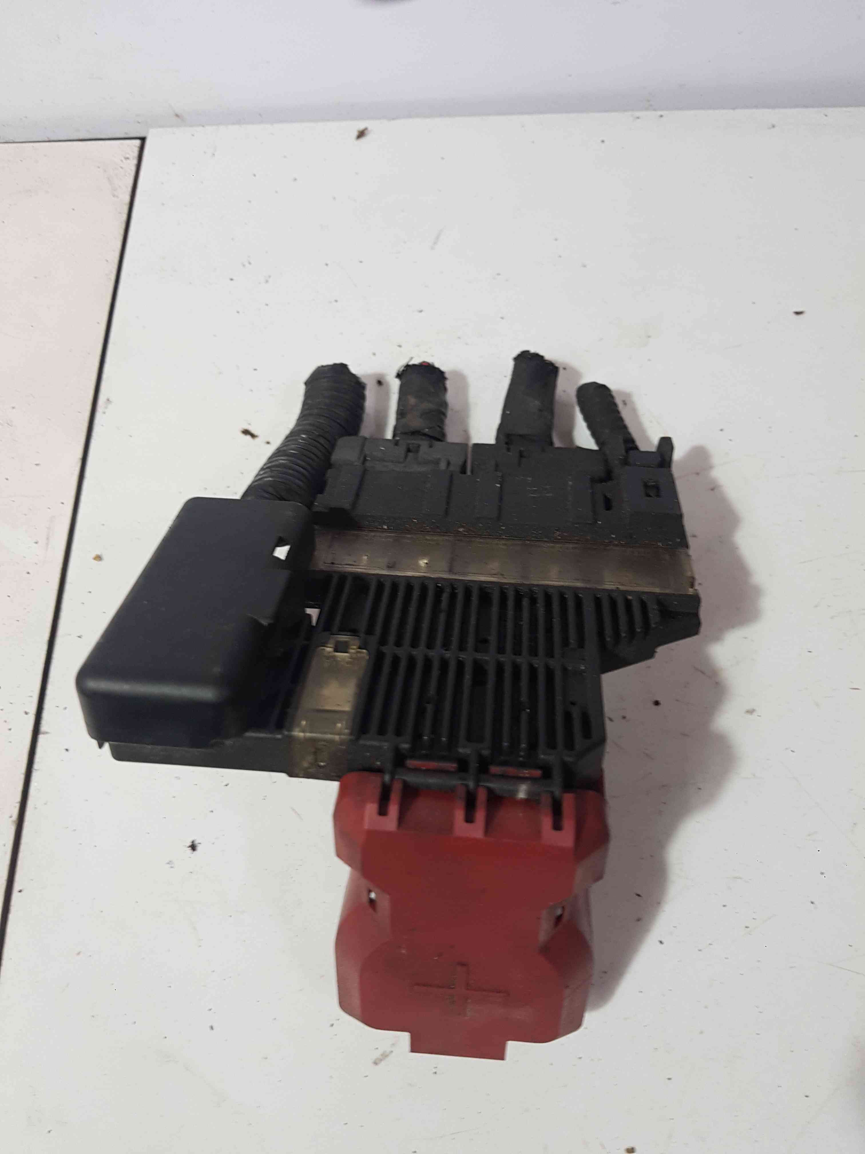 Thumb 3 Nissan Qashqai MK1 2006-2013 Posstive Battery Terminal Fuse