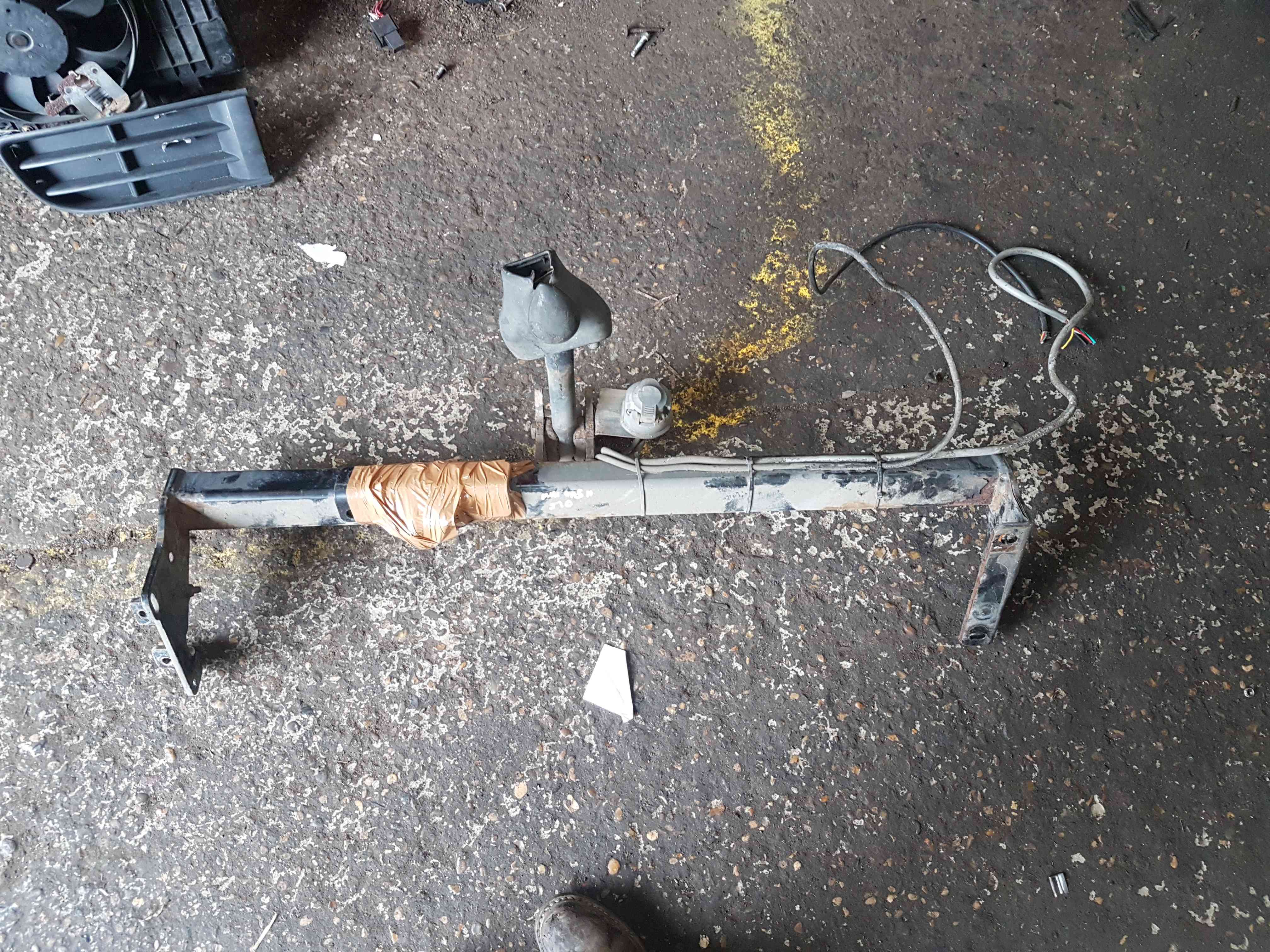 Thumb 3 Nissan Qashqai MK1 2006-2013 TOW Bar Complete With Bolts