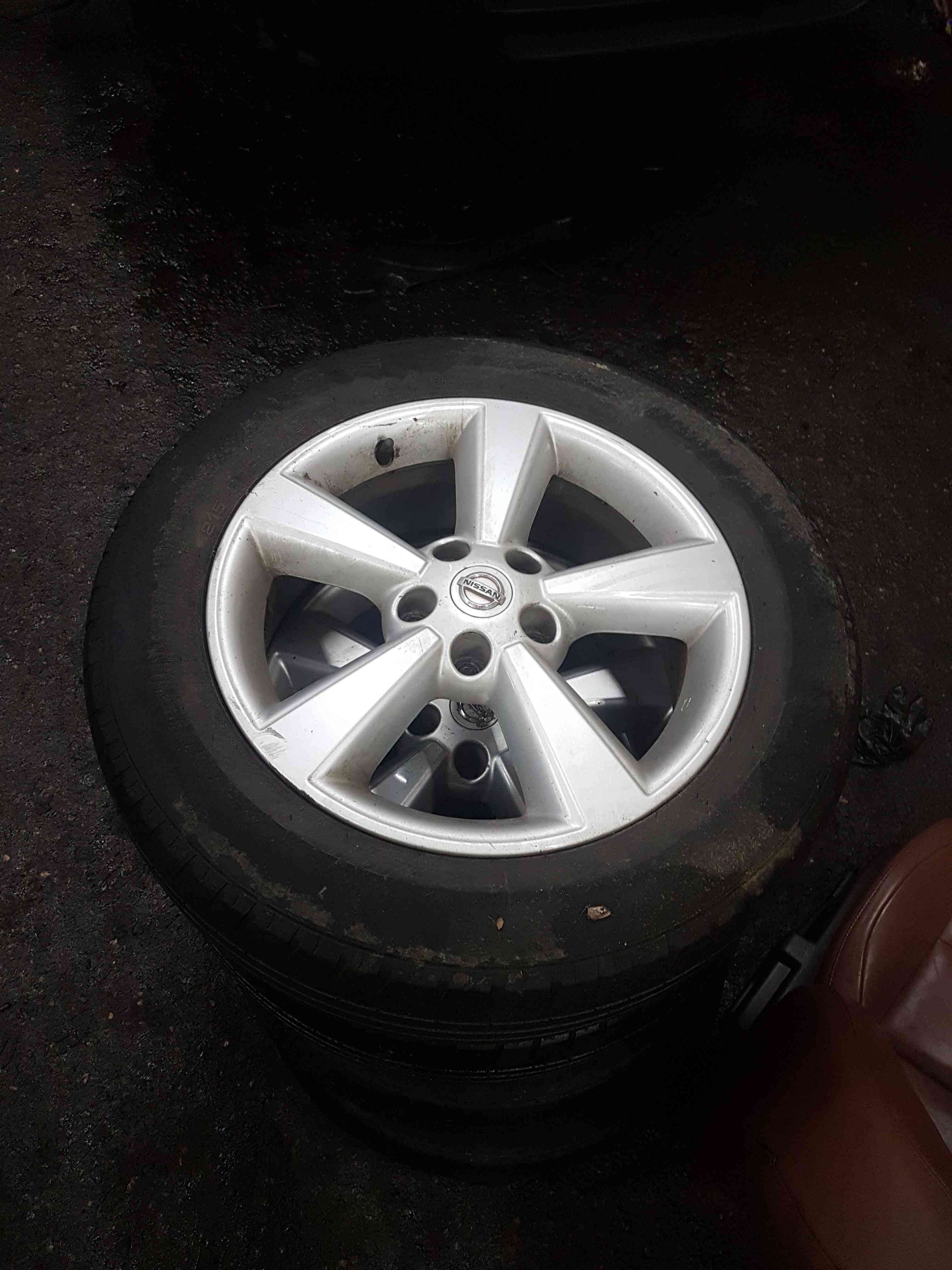 Thumb 6 Nissan Qashqai MK2 2006-2013 Alloy Wheel 17Inch + Tyre 215 60 17 5Mm  40300EY17C