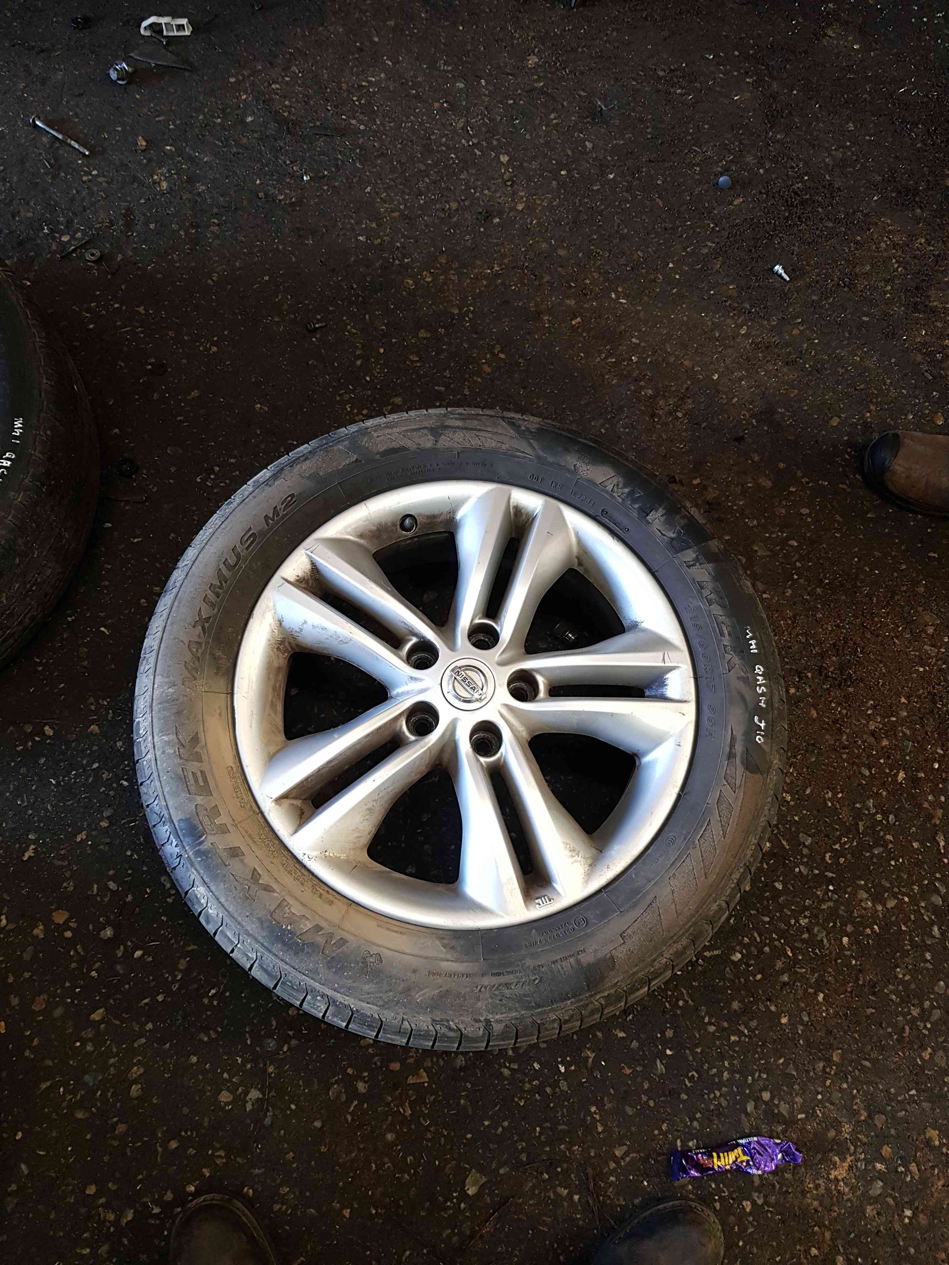 Thumb 6 Nissan Qashqai MK2 2006-2013 Alloy Wheel 17Inch 40300Br07a 4/5 215 50 17 6mm